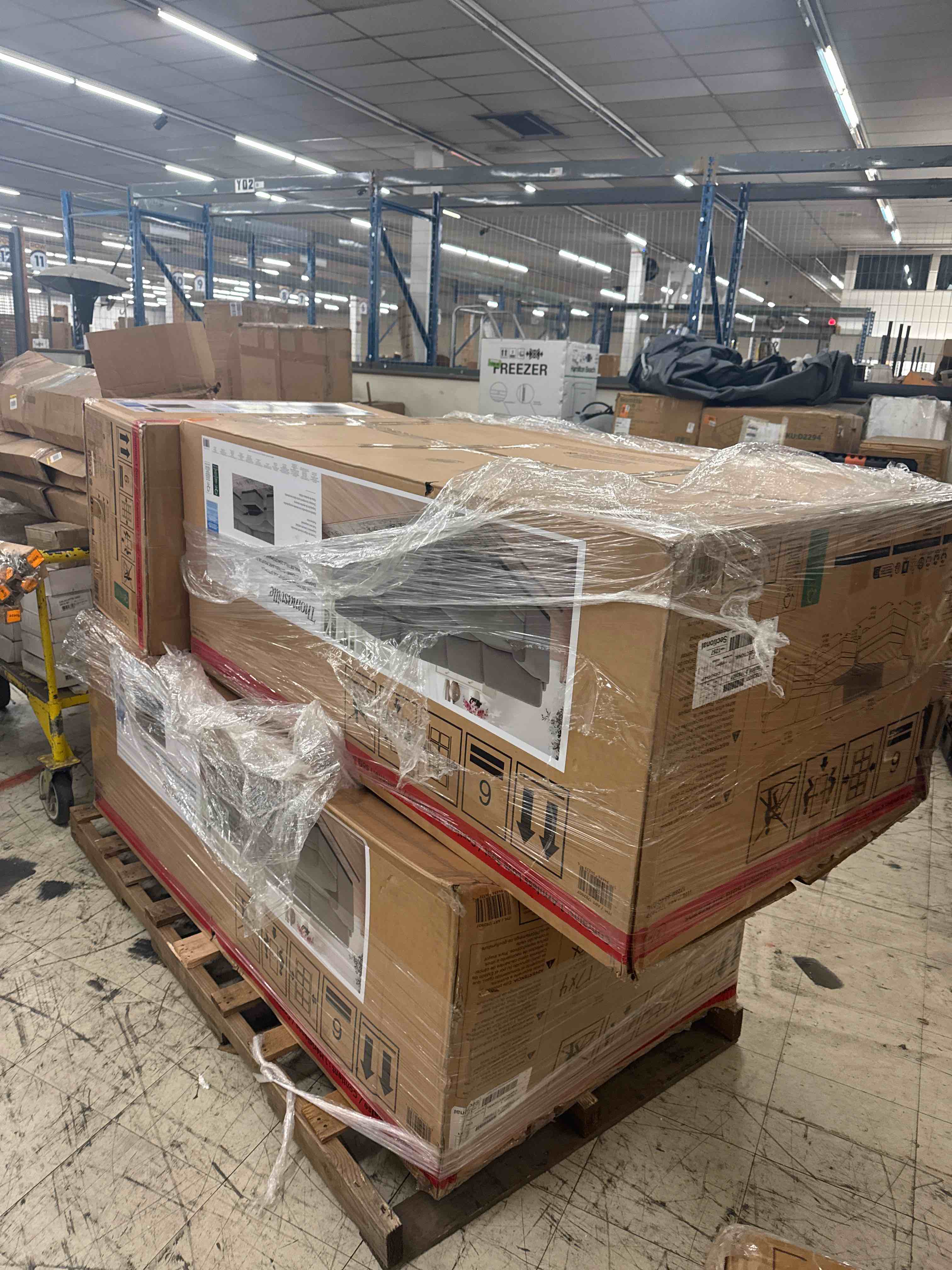 https://s3.amazonaws.com/lotting-images-prod/phillipi/YEL5873639_1737062589933.jpeg