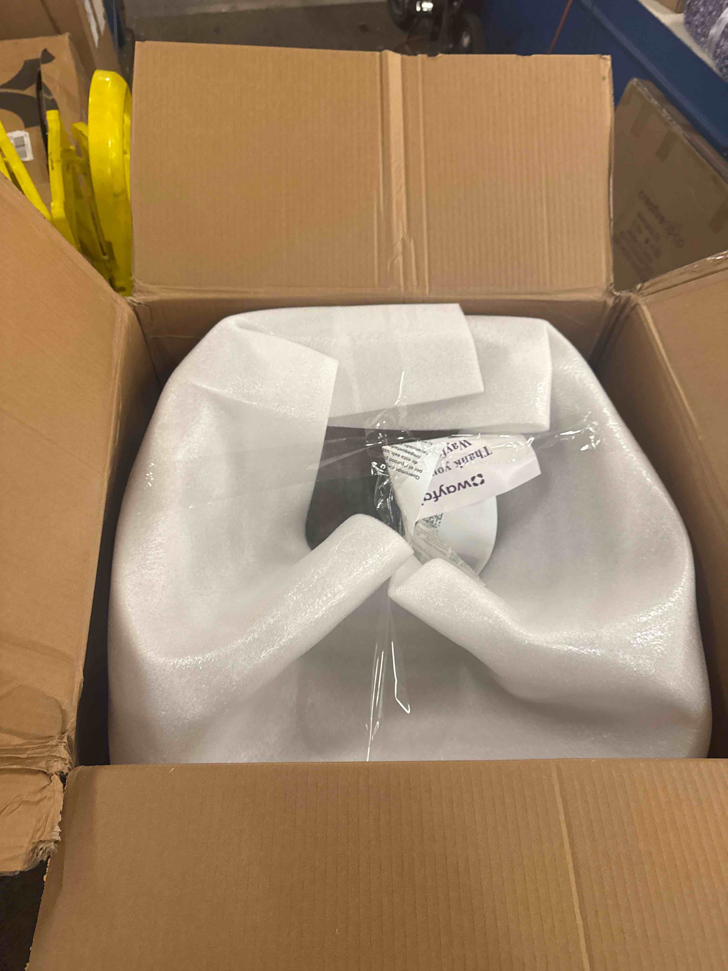 https://s3.amazonaws.com/lotting-images-prod/phillipi/YEL5873641_1737057169082.jpeg