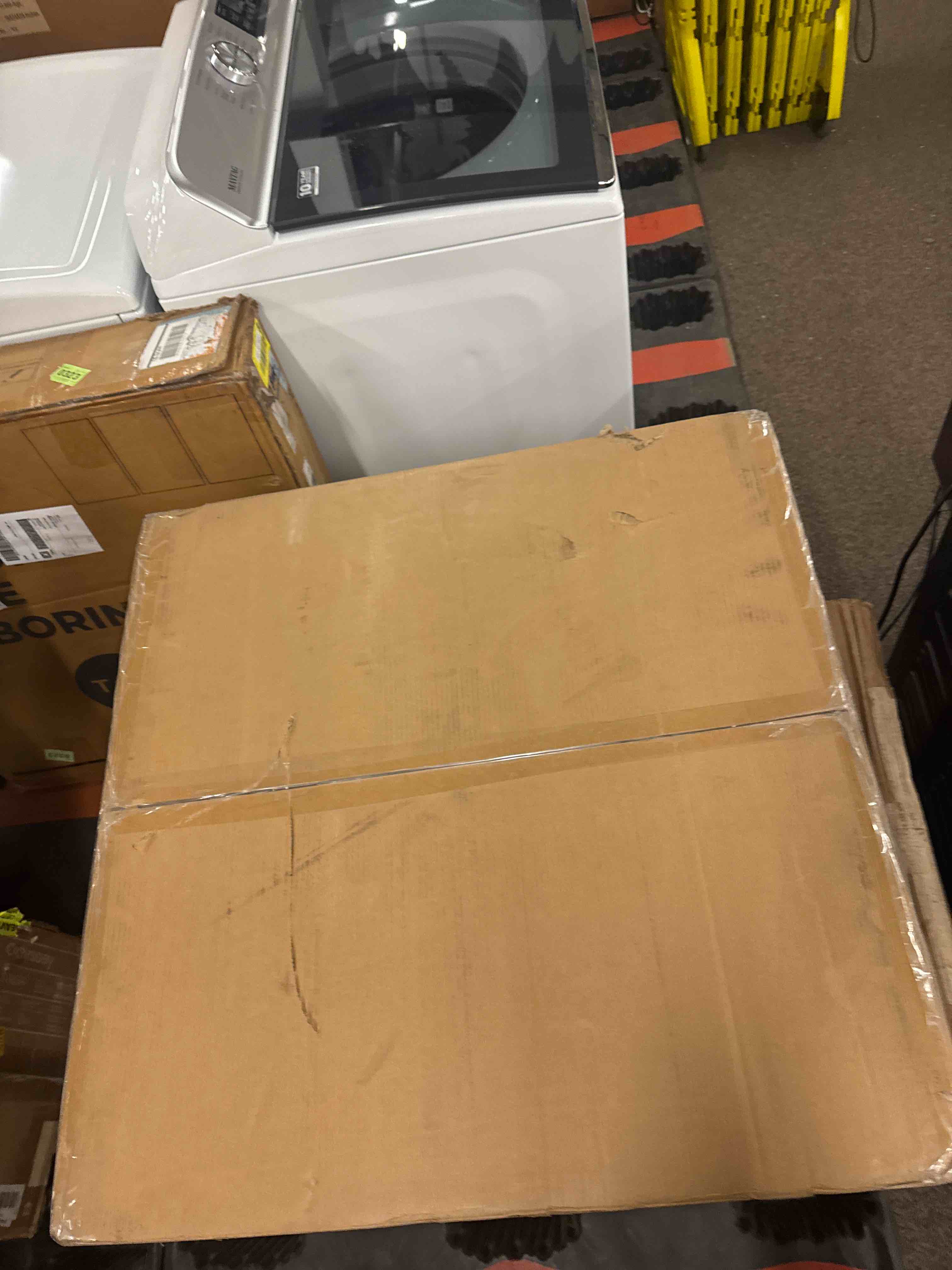https://s3.amazonaws.com/lotting-images-prod/phillipi/YEL5873655_1737050467352.jpeg