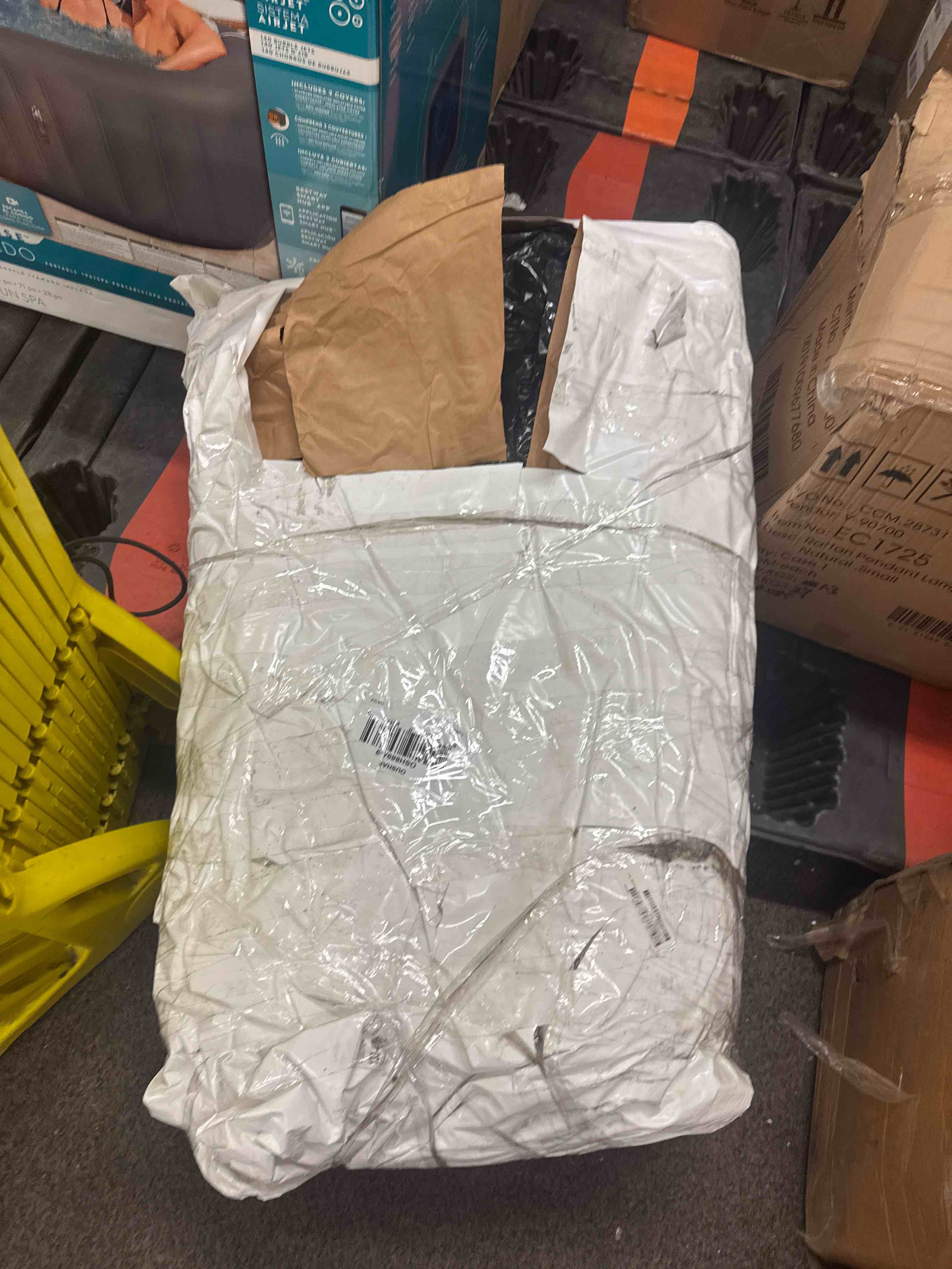 https://s3.amazonaws.com/lotting-images-prod/phillipi/YEL5873690_1733338957720.jpeg