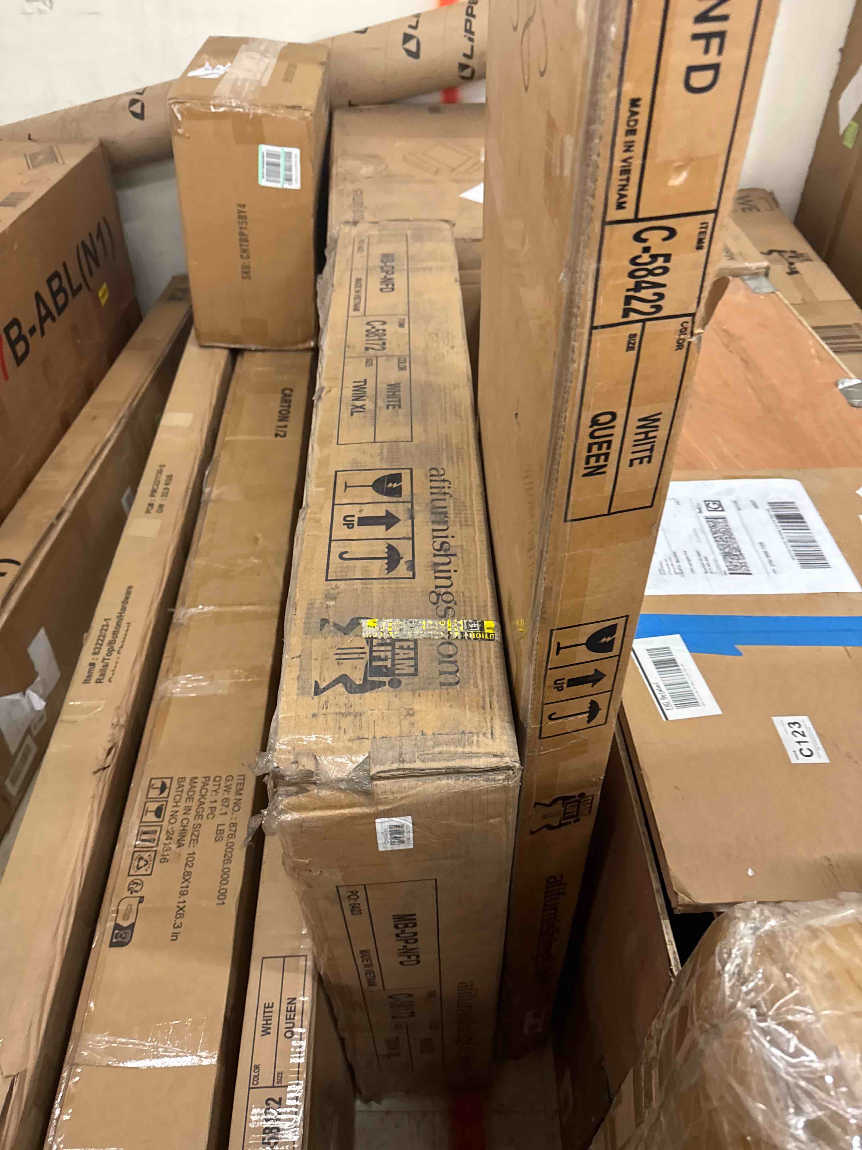 https://s3.amazonaws.com/lotting-images-prod/phillipi/YEL5873701_1733346605235.jpeg