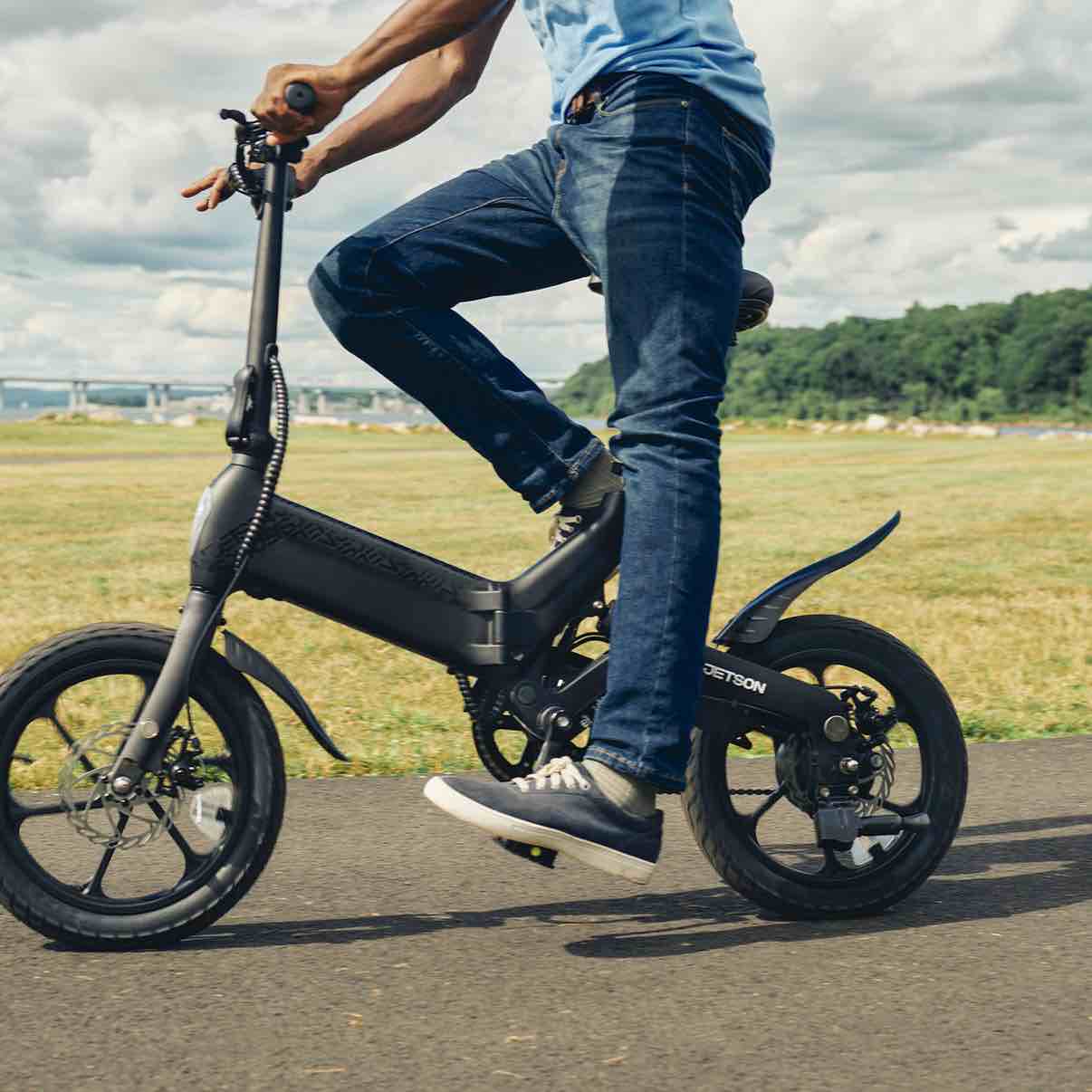 Haze Folding Electric Bike 265 Lbs. 3 Speed 20 MPH Pedal Assist 15.5 MPH Cruise Control, Sits on 16-inch wheels,Headlight and Taillight for Visibility, Piston Suspension,The Jetson Haze Fully Charges in Just 5 Hours  (TESTED - POWERS ON WORKING CONDITION.)