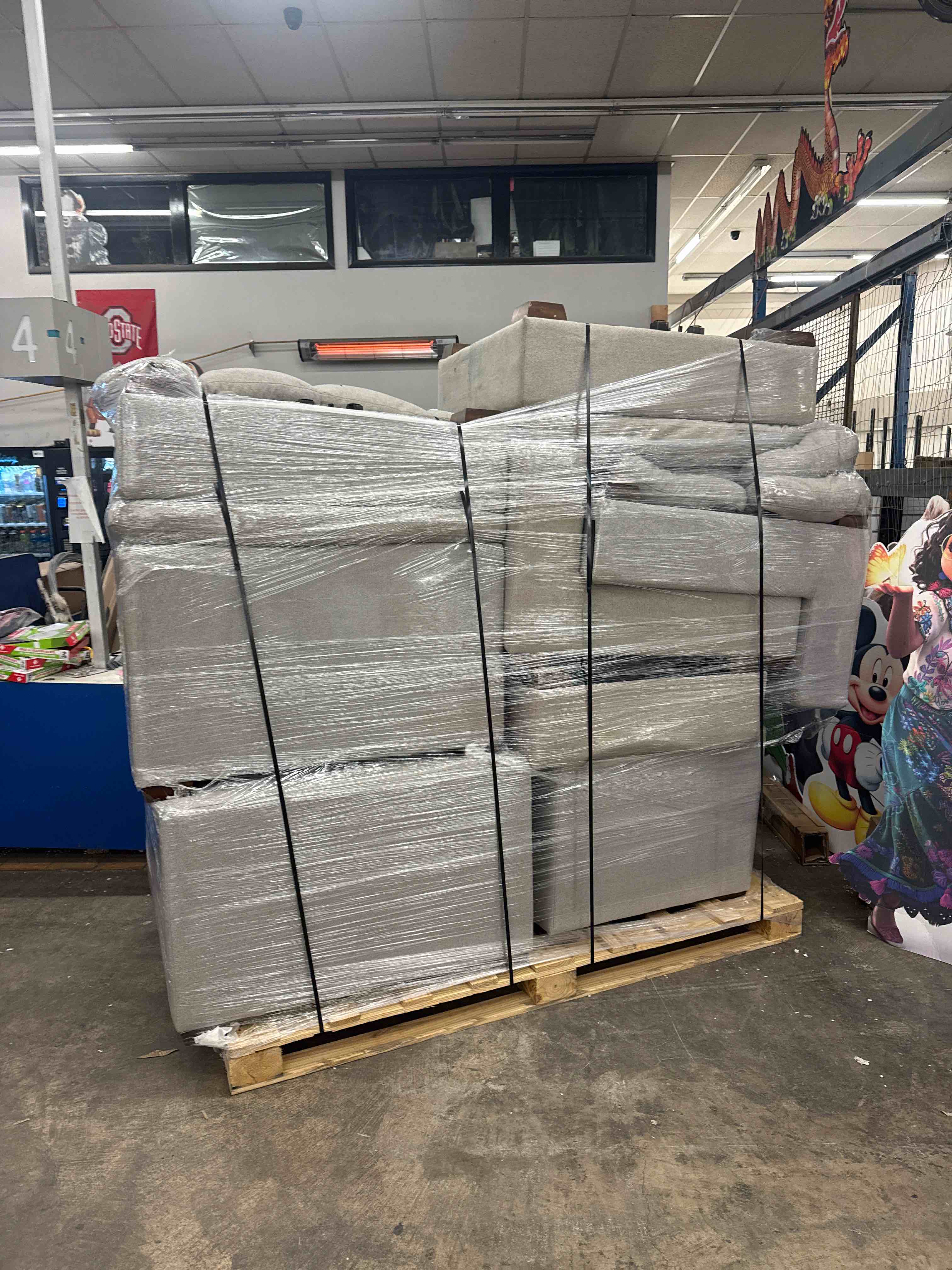 https://s3.amazonaws.com/lotting-images-prod/phillipi/YEL5873943_1737663582186.jpeg