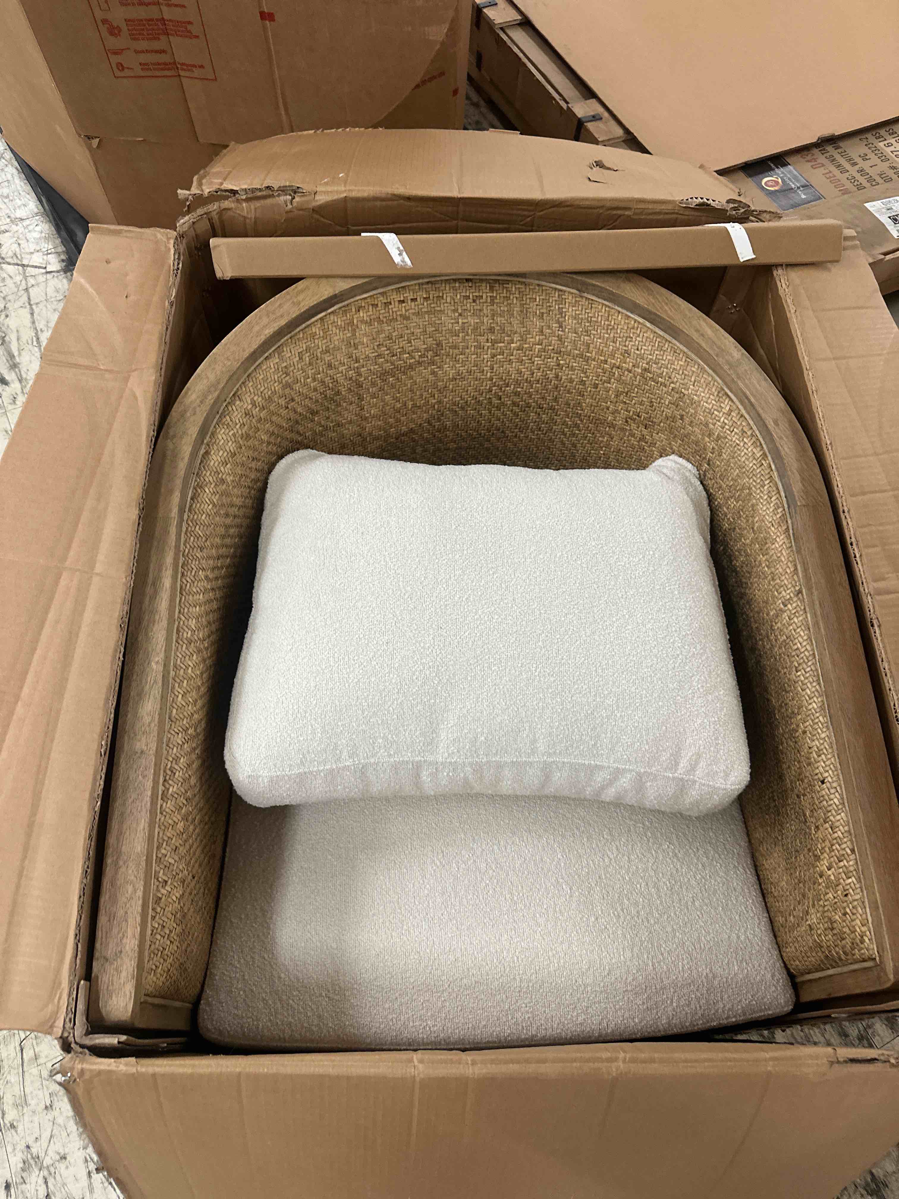 https://s3.amazonaws.com/lotting-images-prod/phillipi/YEL5874205_1743172128915.jpeg