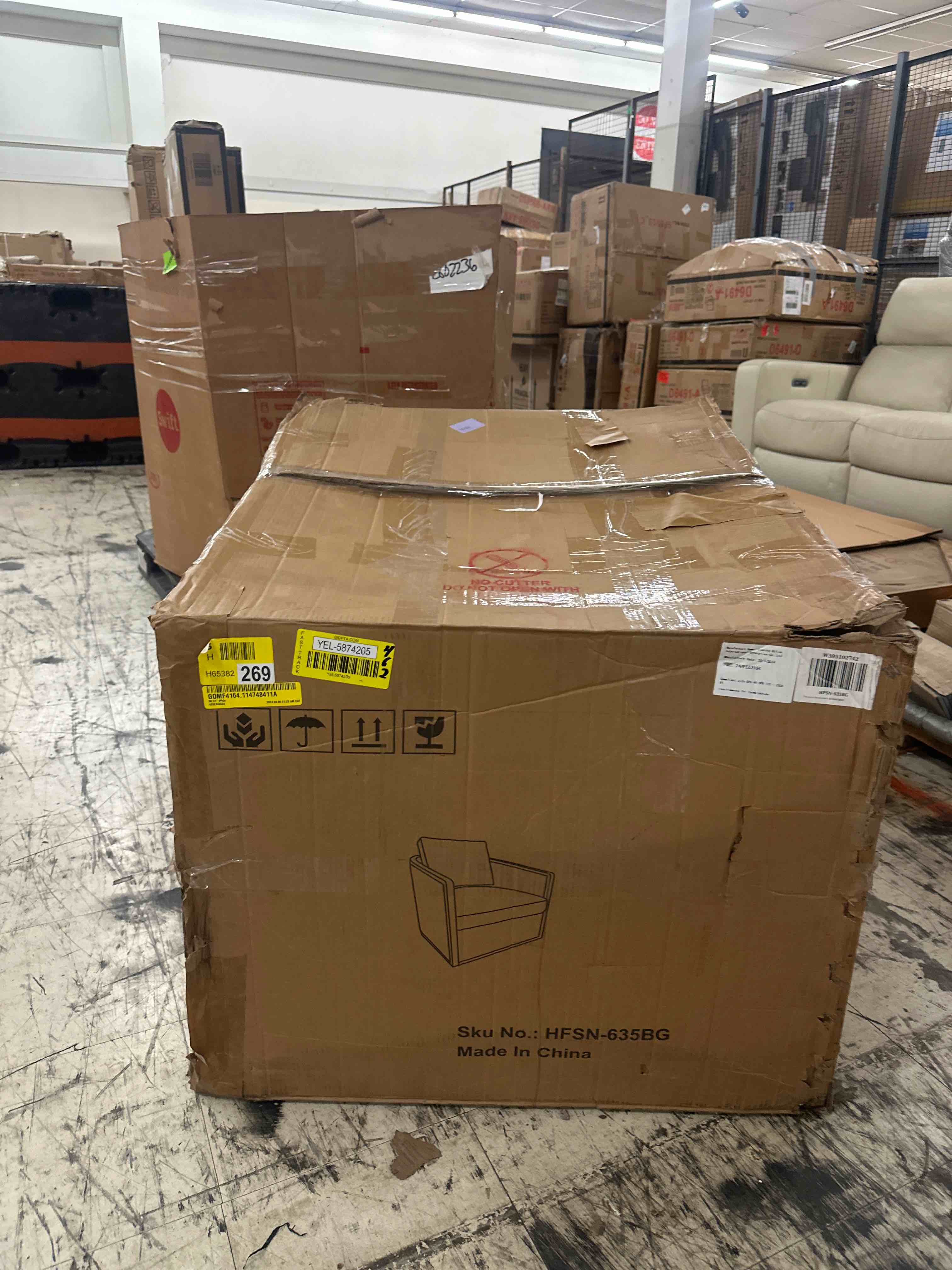 https://s3.amazonaws.com/lotting-images-prod/phillipi/YEL5874205_1743172234463.jpeg