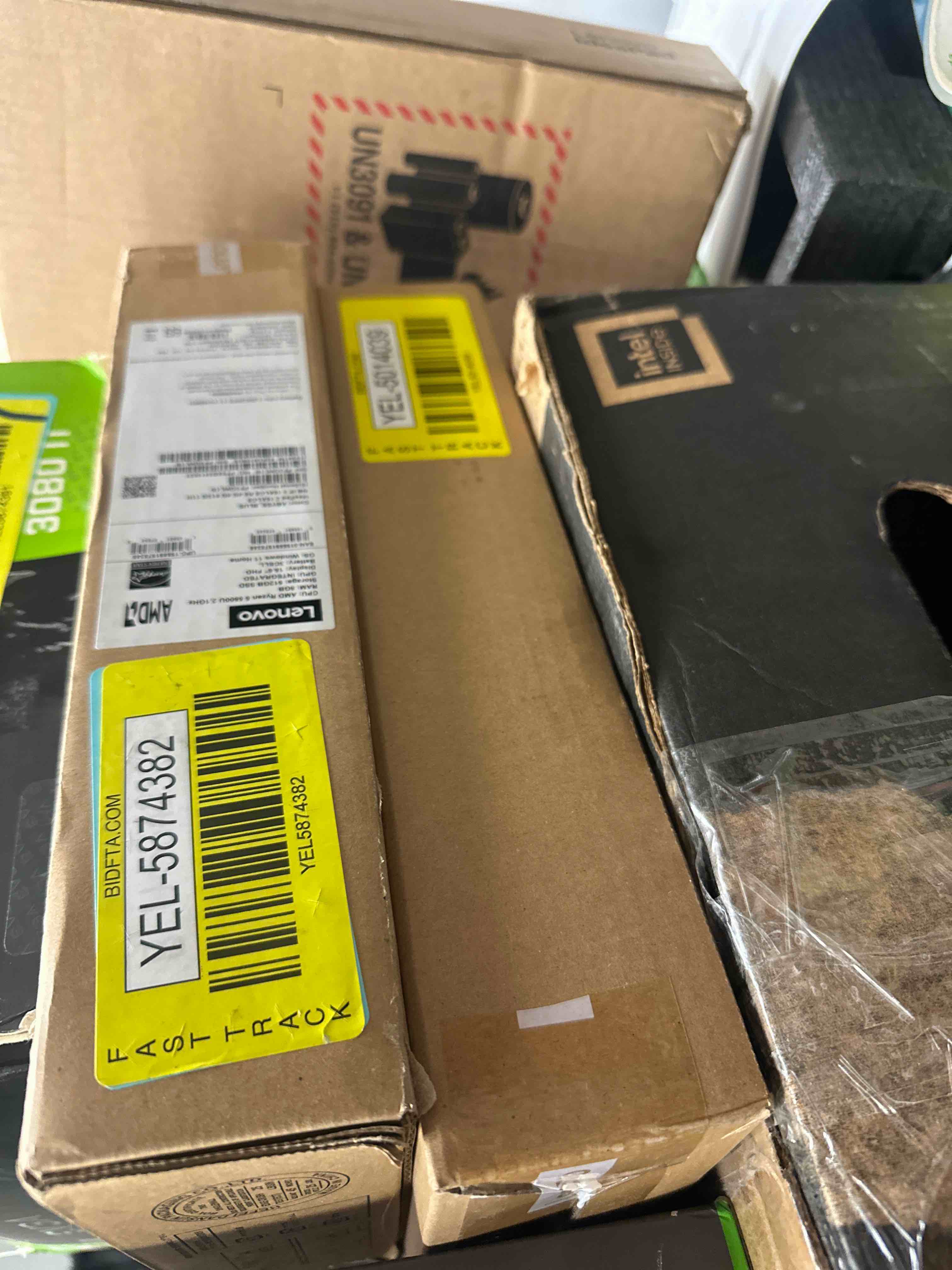 https://s3.amazonaws.com/lotting-images-prod/phillipi/YEL5874382_1743699472886.jpeg