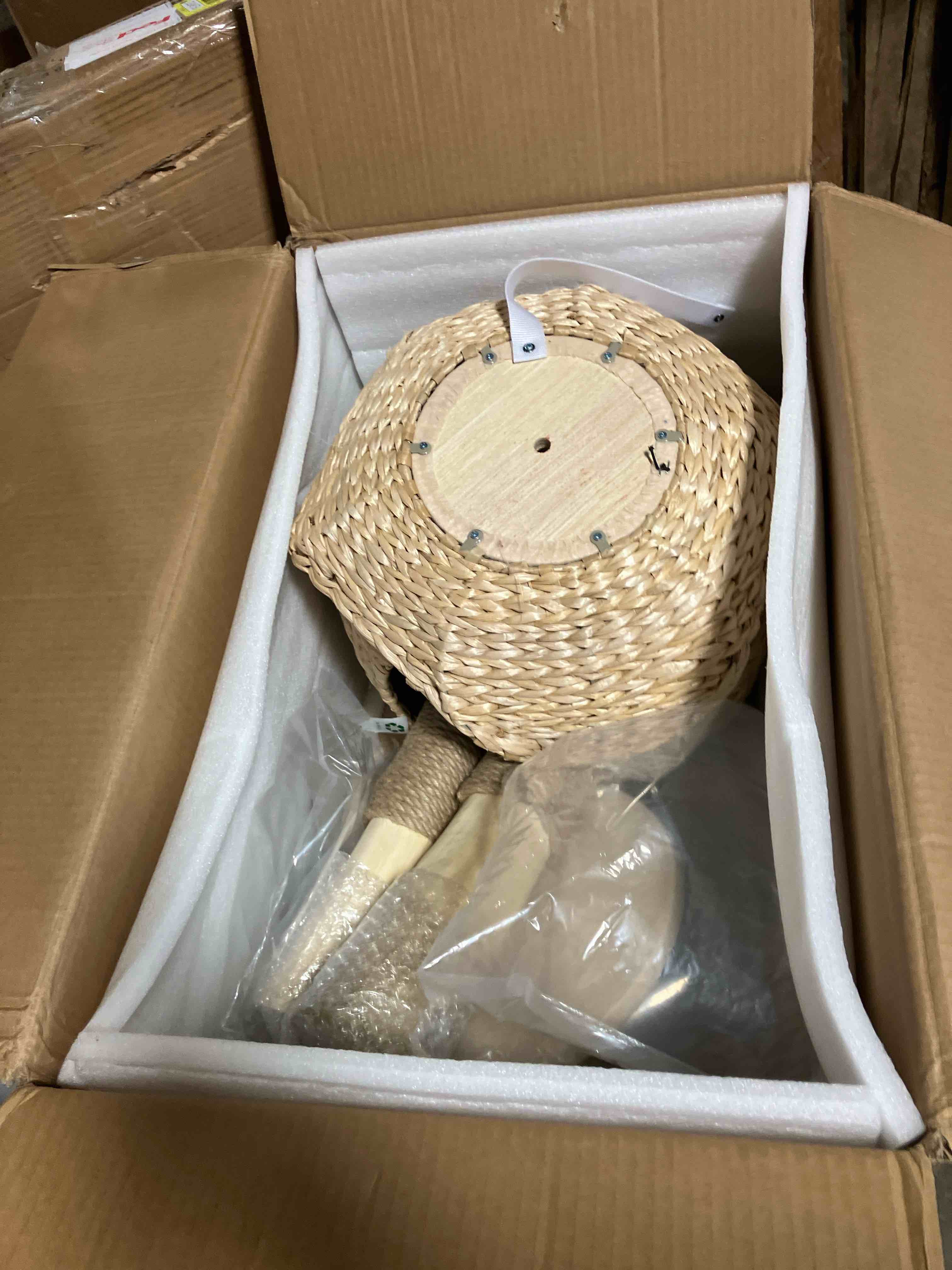 https://s3.amazonaws.com/lotting-images-prod/phillipi/YEL5916759_1714672654998.jpeg