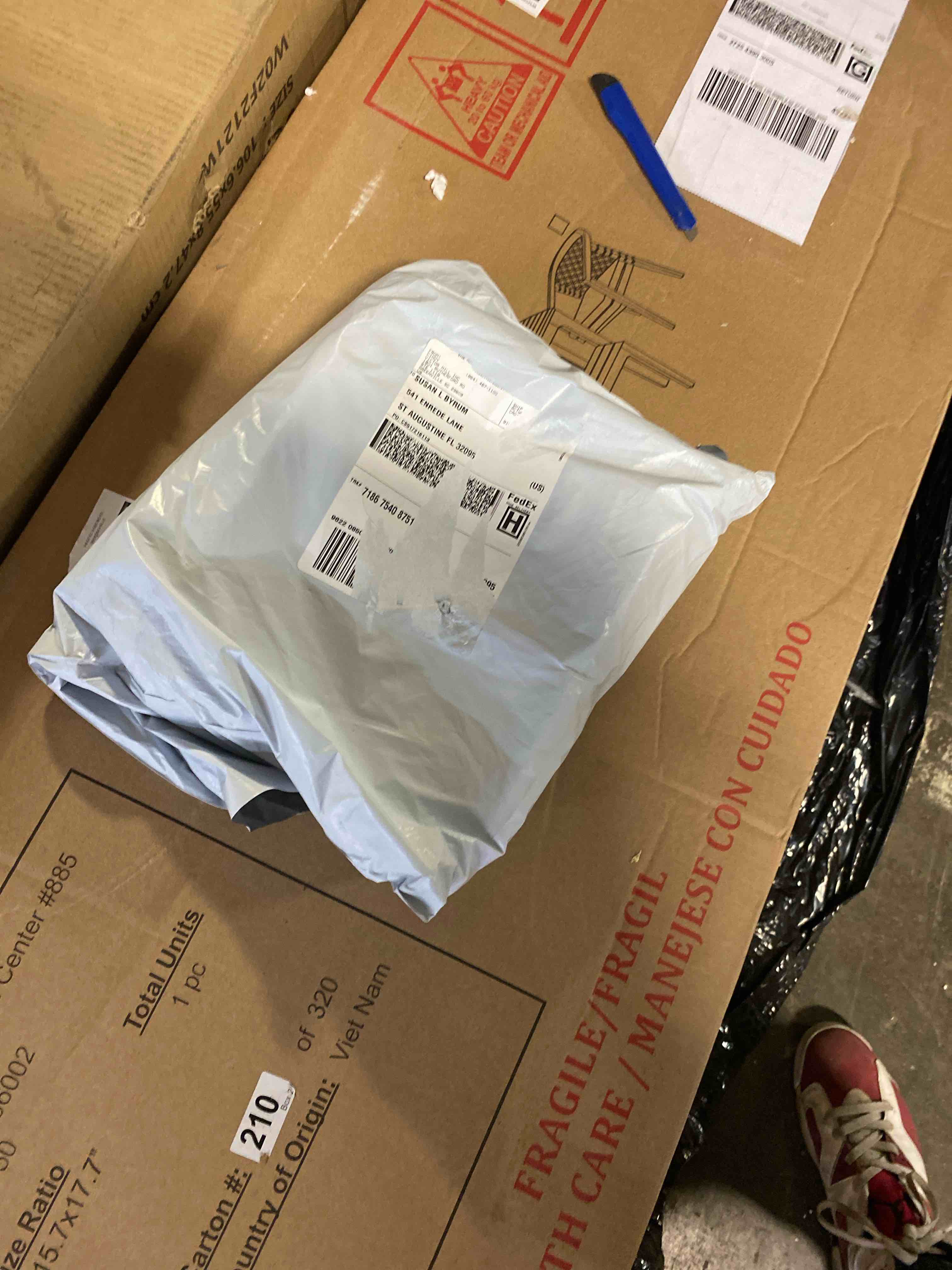 https://s3.amazonaws.com/lotting-images-prod/phillipi/YEL5916934_1714677385007.jpeg