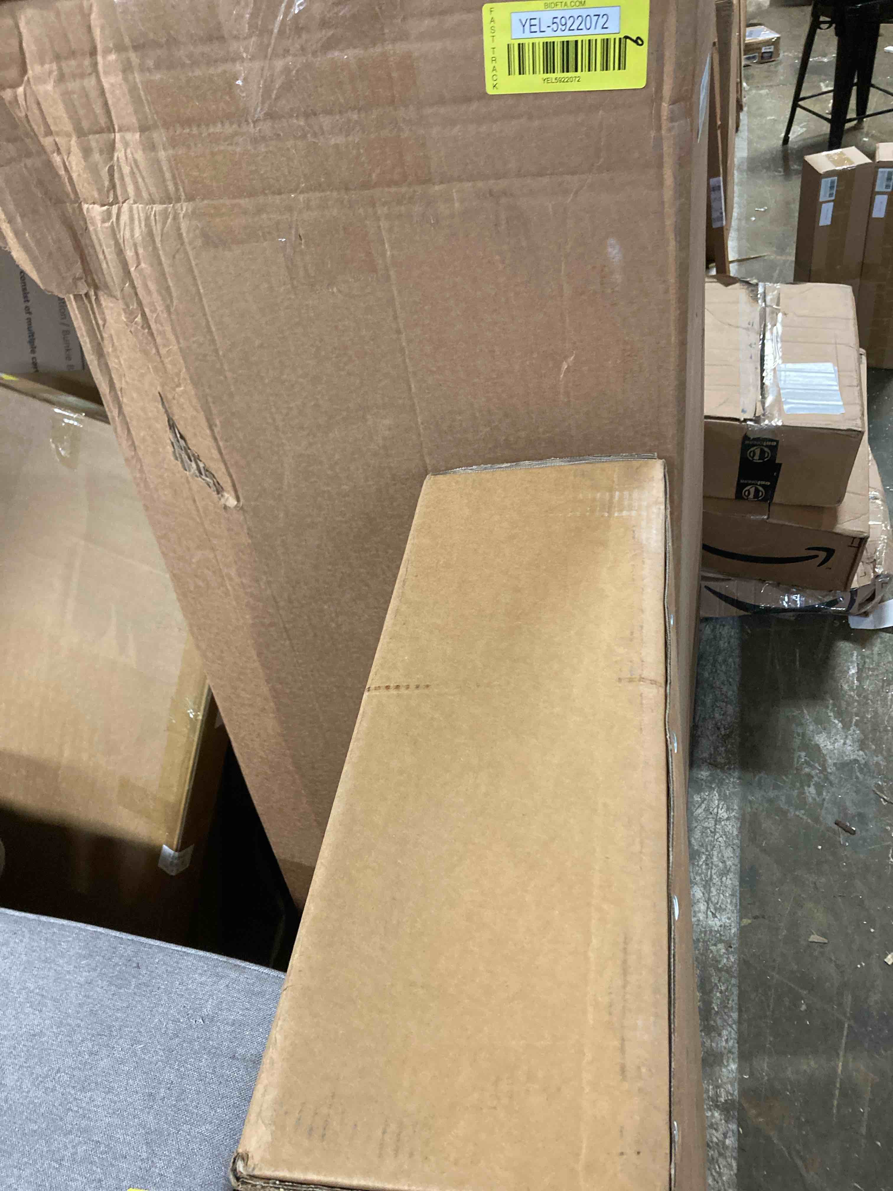 https://s3.amazonaws.com/lotting-images-prod/phillipi/YEL5922076_1712945933280.jpeg