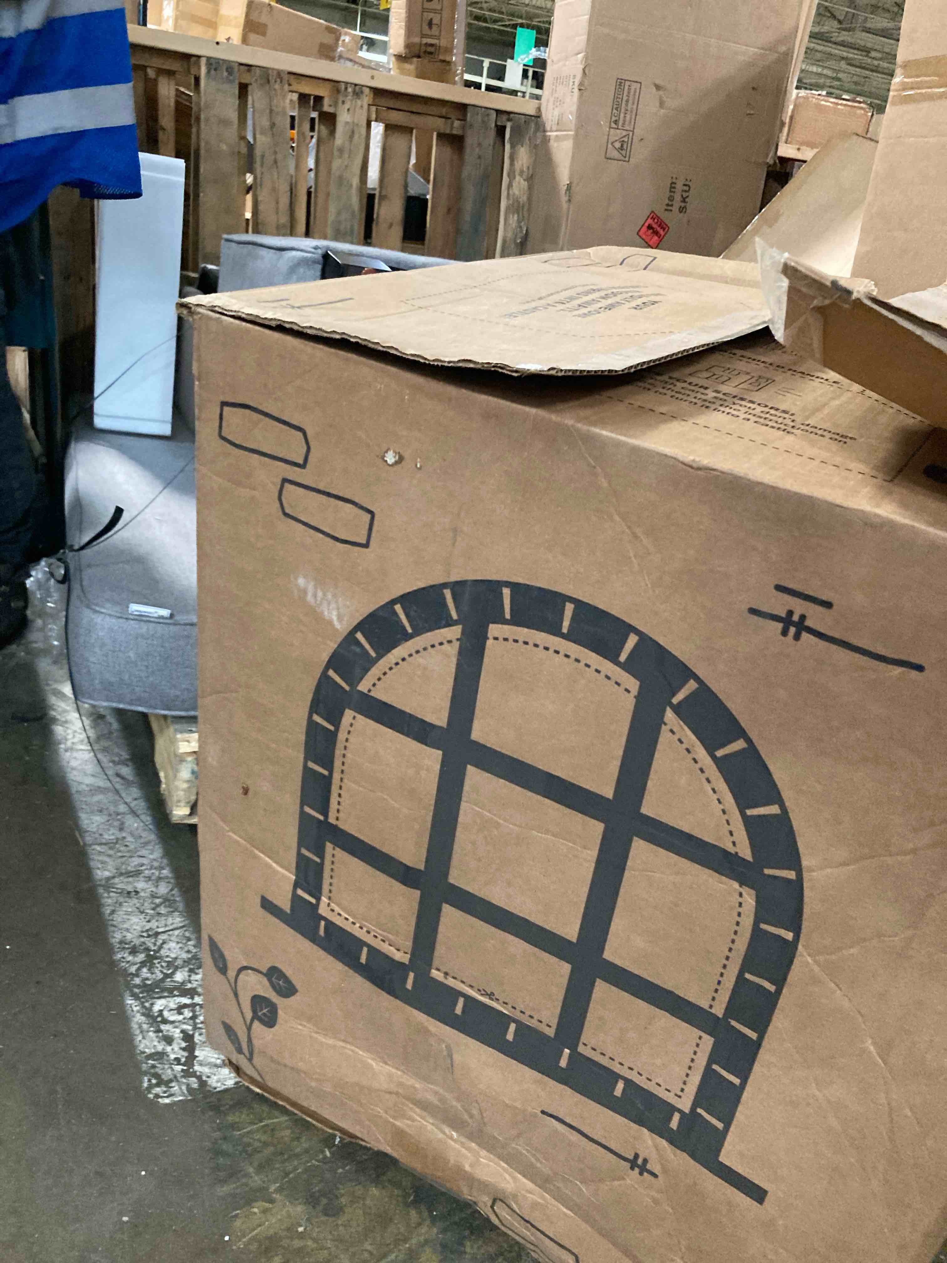 https://s3.amazonaws.com/lotting-images-prod/phillipi/YEL5922080_1712946815560.jpeg