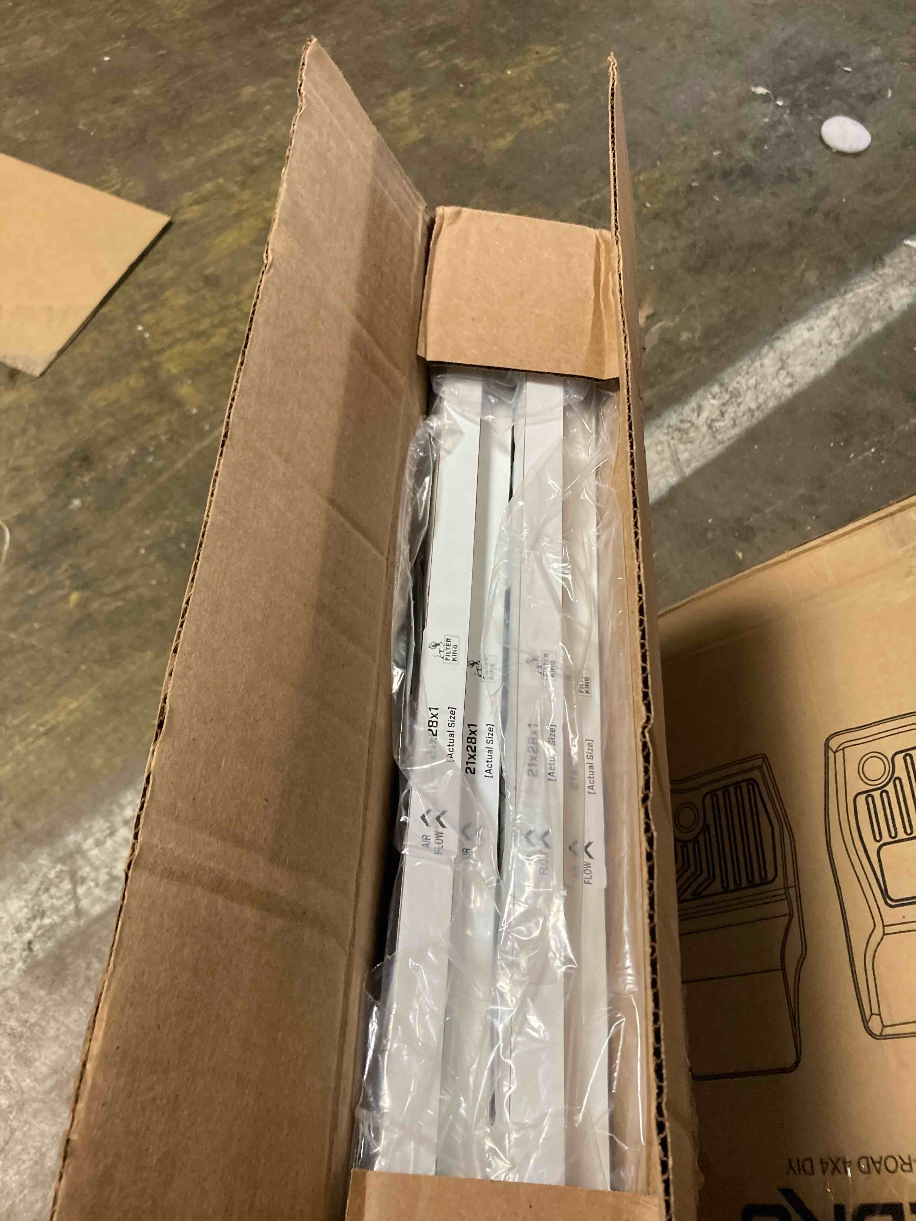 https://s3.amazonaws.com/lotting-images-prod/phillipi/YEL5922112_1712873217726.jpeg