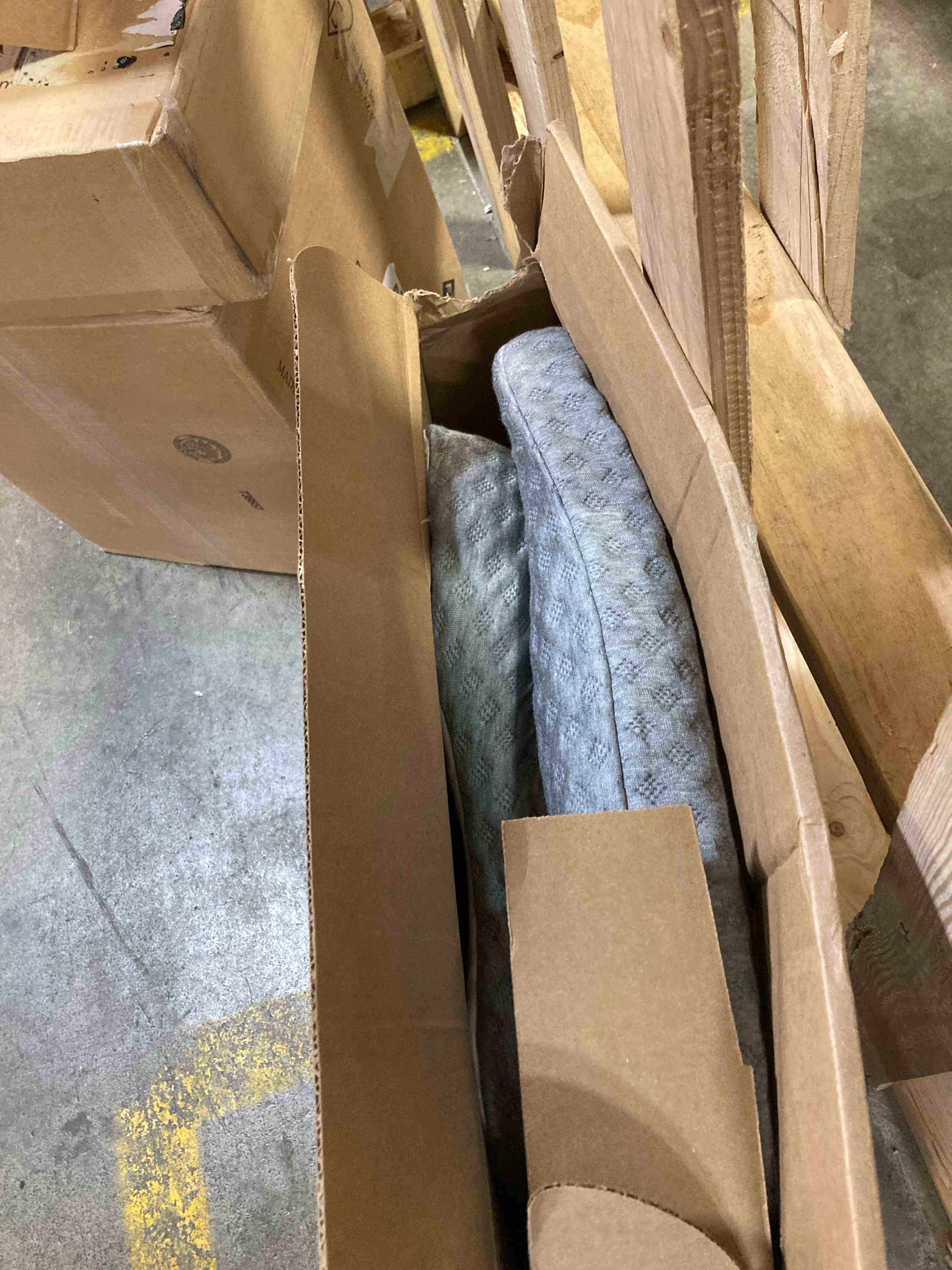 https://s3.amazonaws.com/lotting-images-prod/phillipi/YEL6040327_1720638041401.jpeg