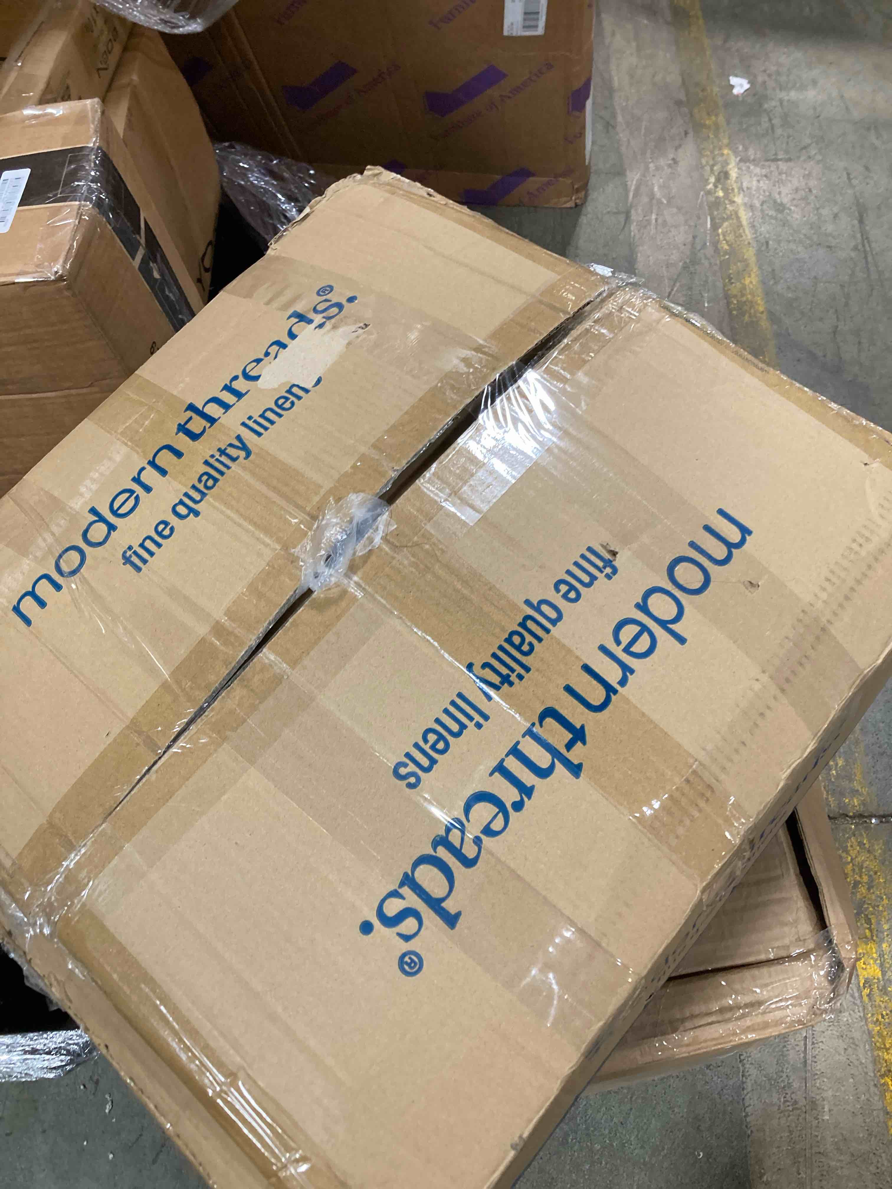 https://s3.amazonaws.com/lotting-images-prod/phillipi/YEL6043241_1727097996421.jpeg