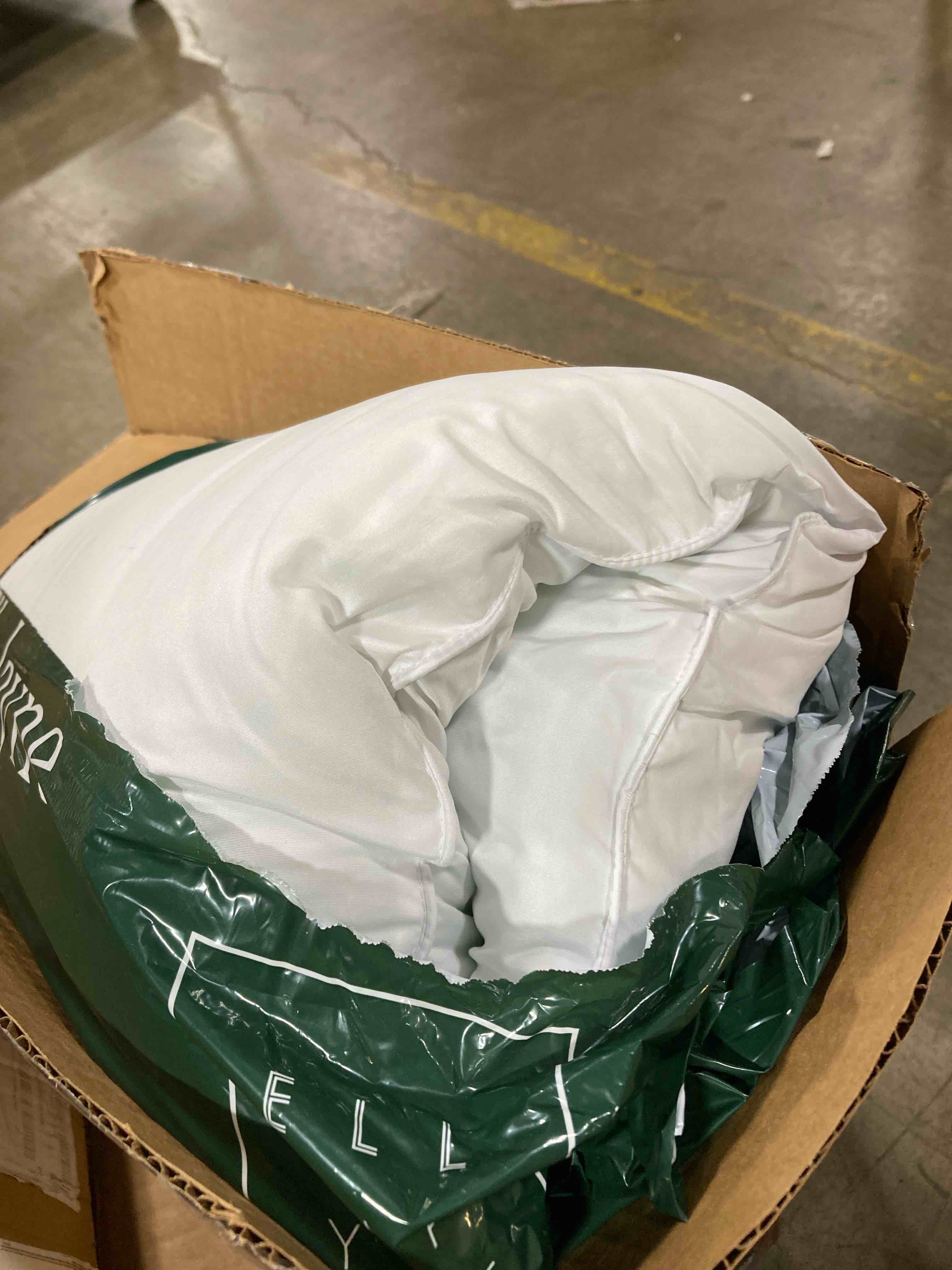 https://s3.amazonaws.com/lotting-images-prod/phillipi/YEL6043243_1727098513491.jpeg