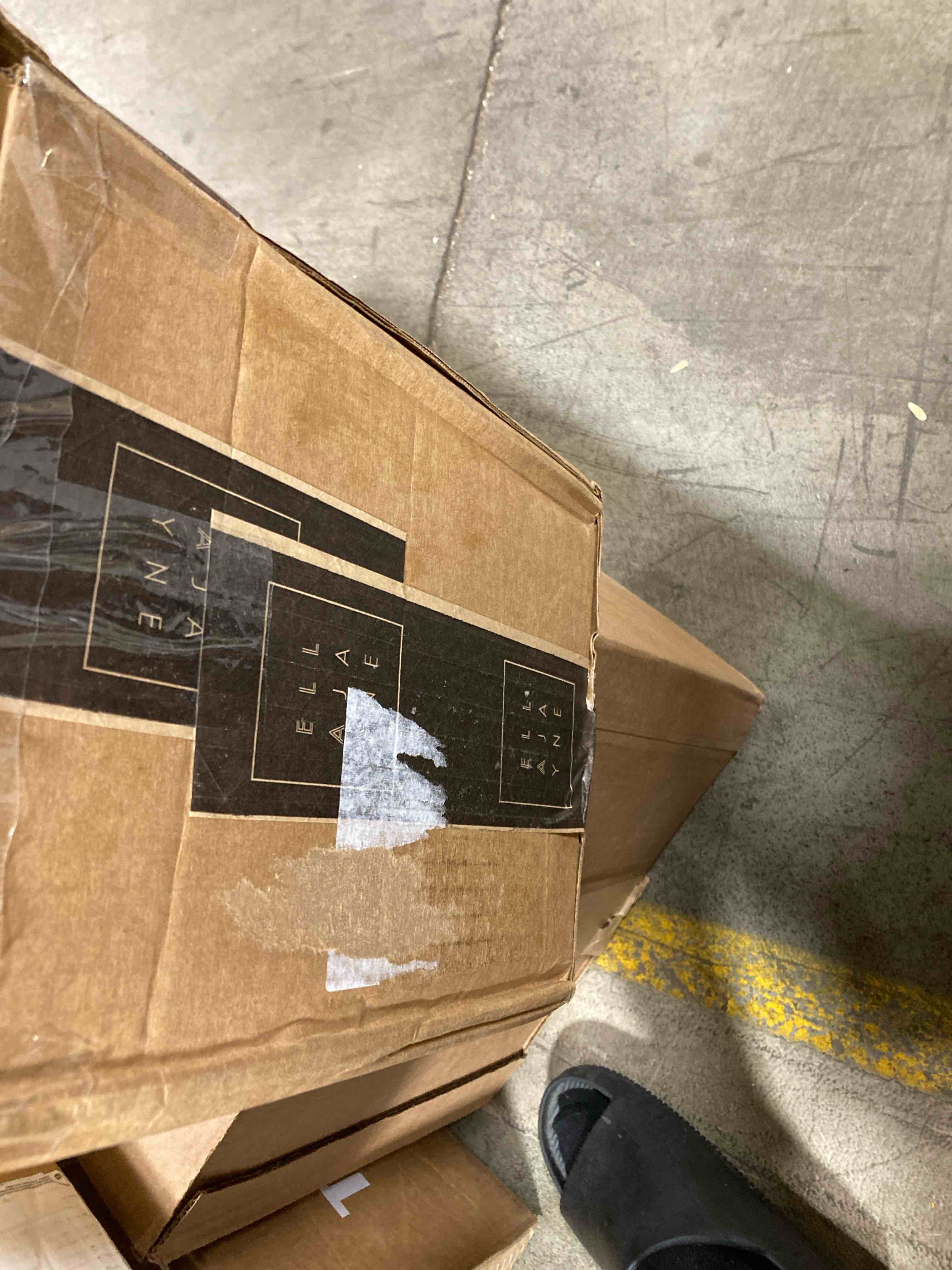 https://s3.amazonaws.com/lotting-images-prod/phillipi/YEL6043243_1727098514940.jpeg