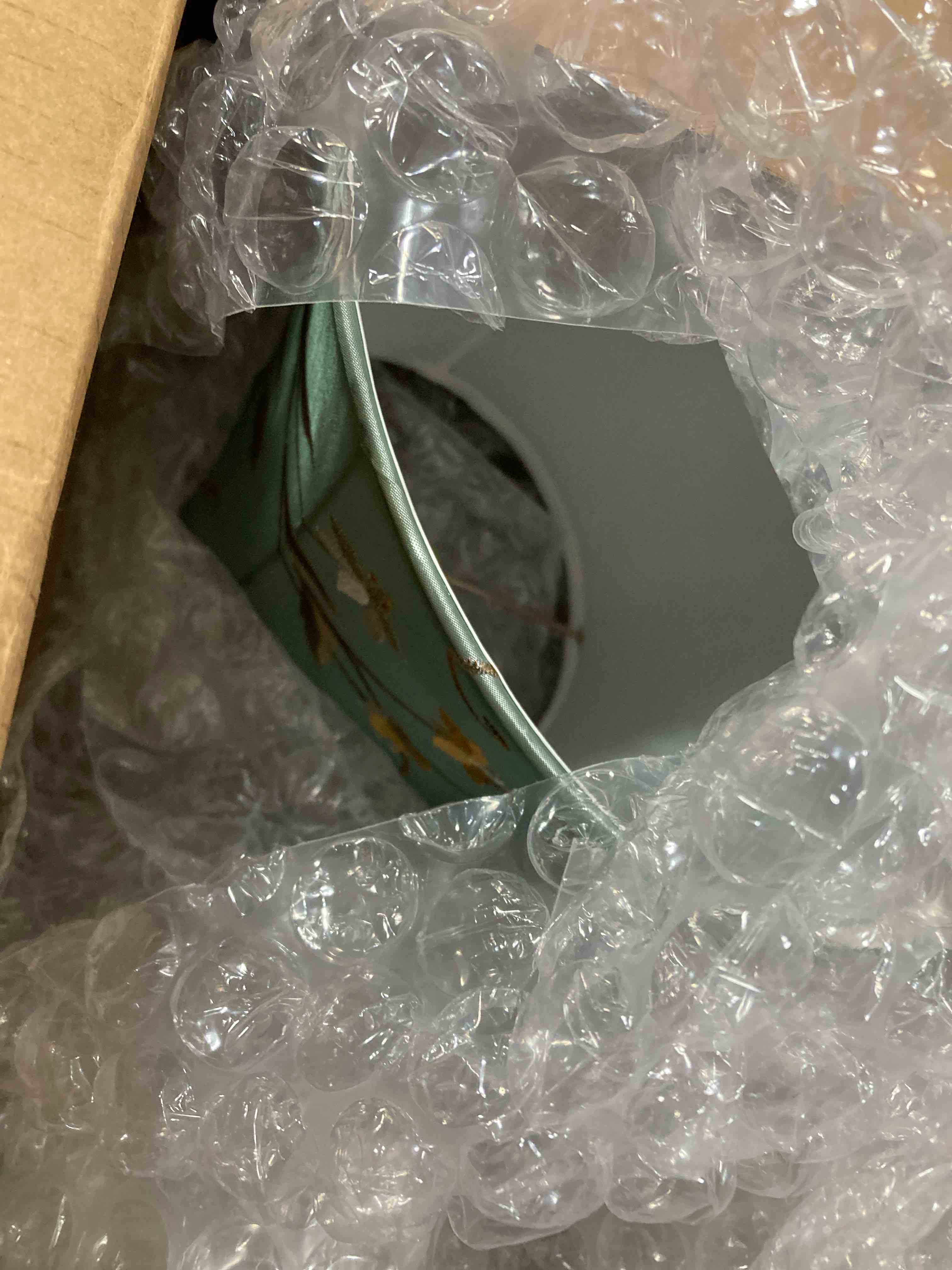 https://s3.amazonaws.com/lotting-images-prod/phillipi/YEL6043244_1727098704259.jpeg