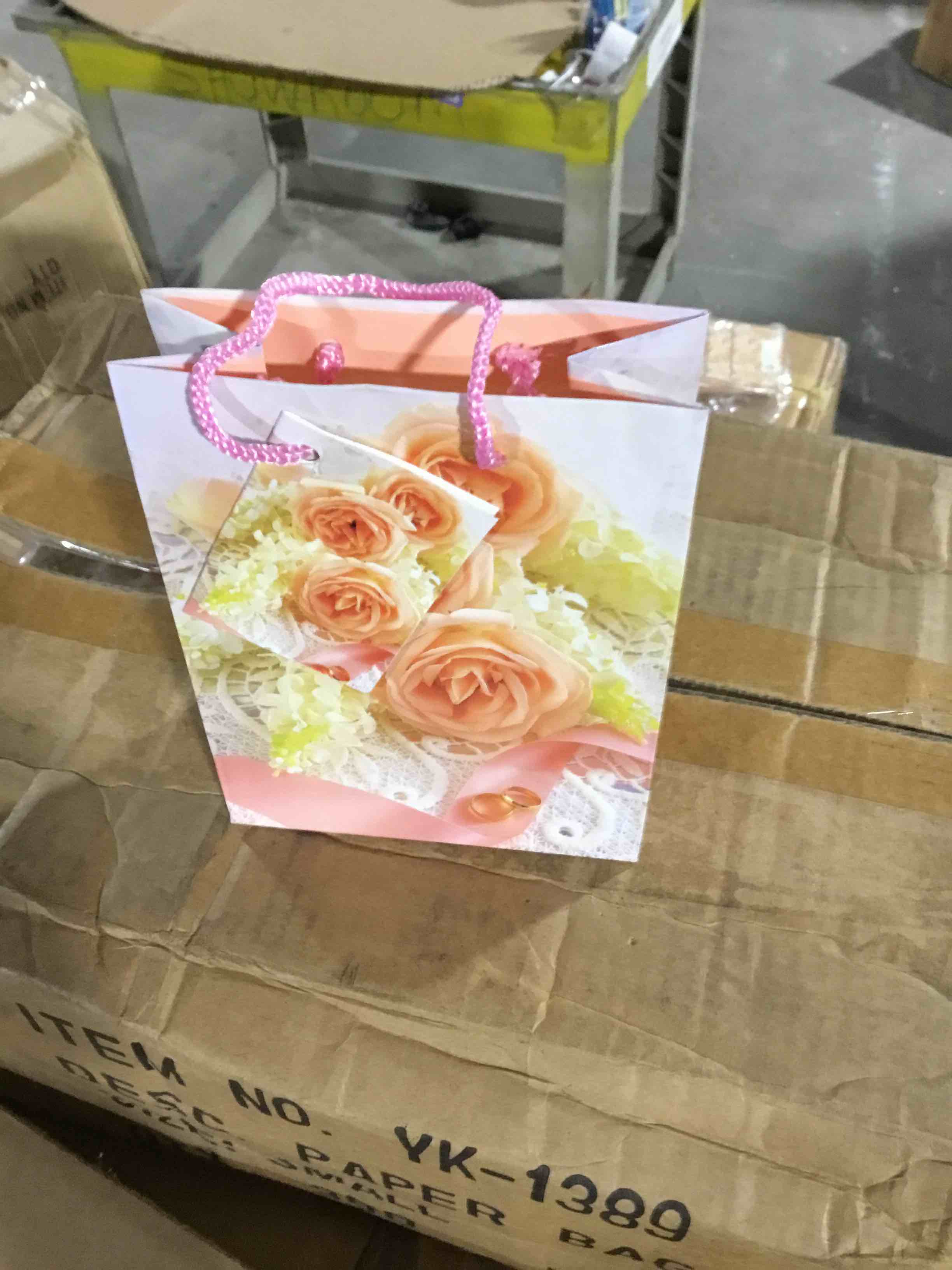 Condition photo showing New/Like New for Box of 300 Small Gift Bags with Roses