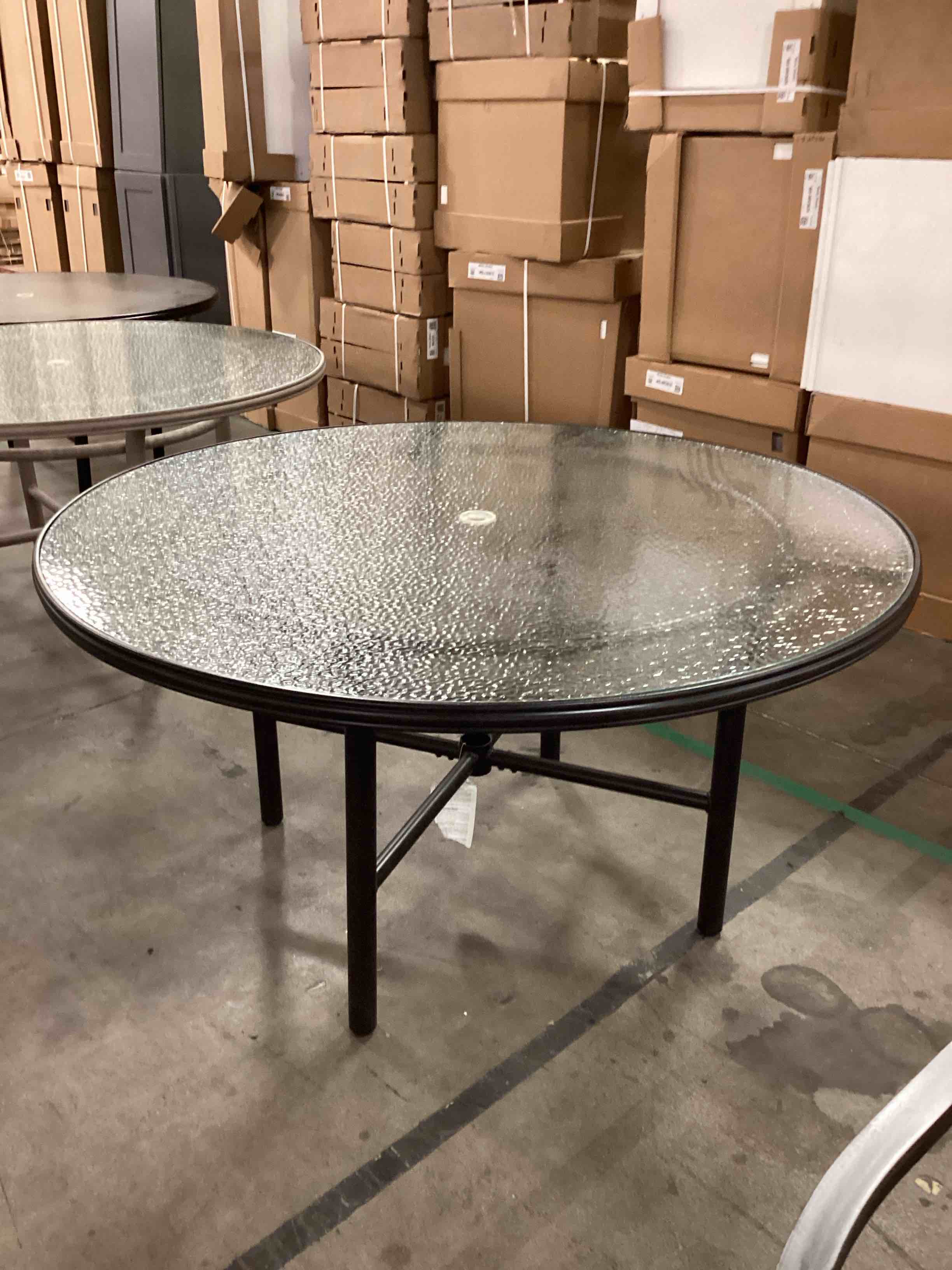 https://s3.amazonaws.com/lotting-images-prod/roundpatiotablebrown_1752178779678.jpeg