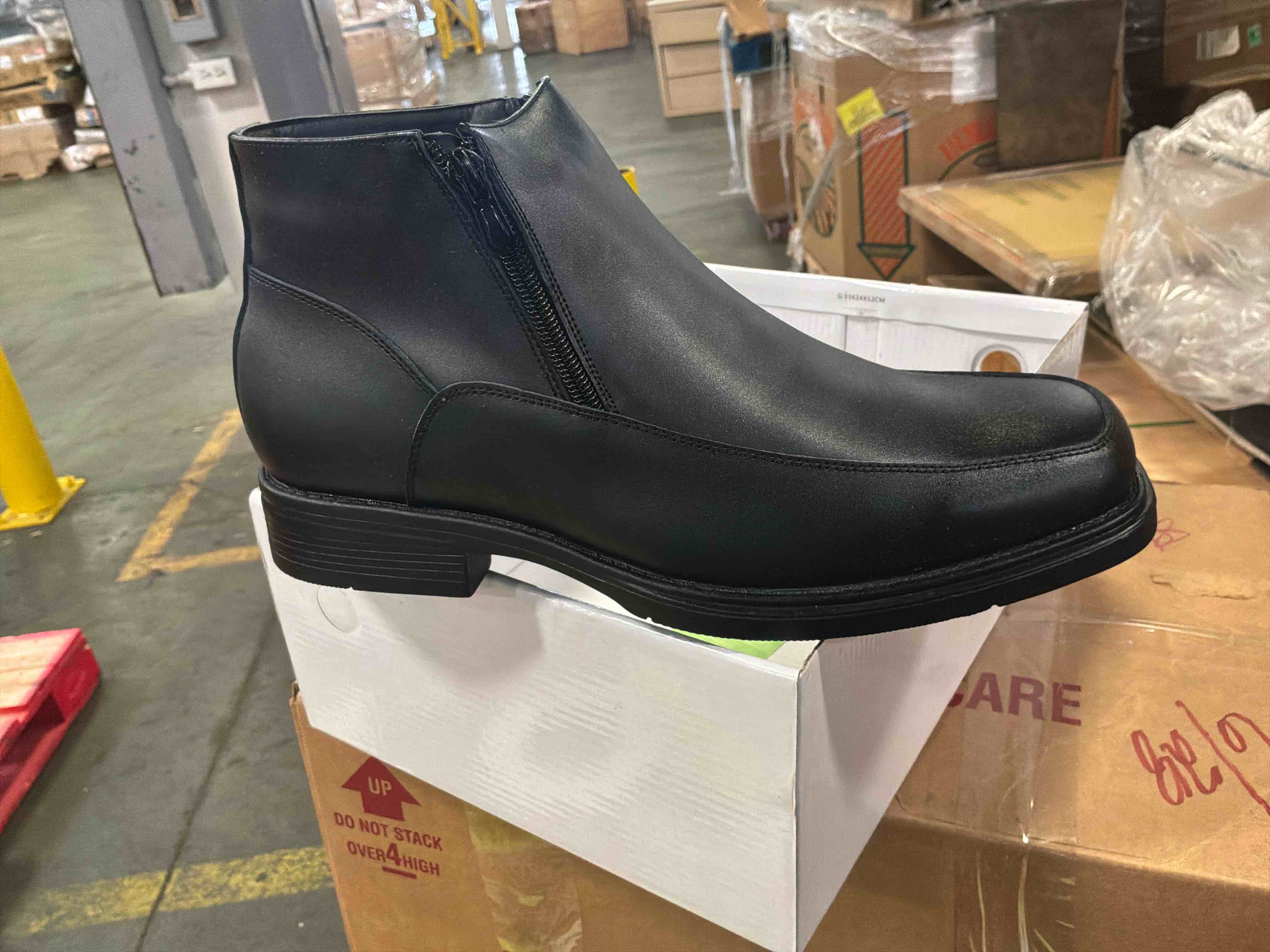 Condition photo showing New/Like New for men's winter boots black leather ankle fur lined both side zipper, size 7.5