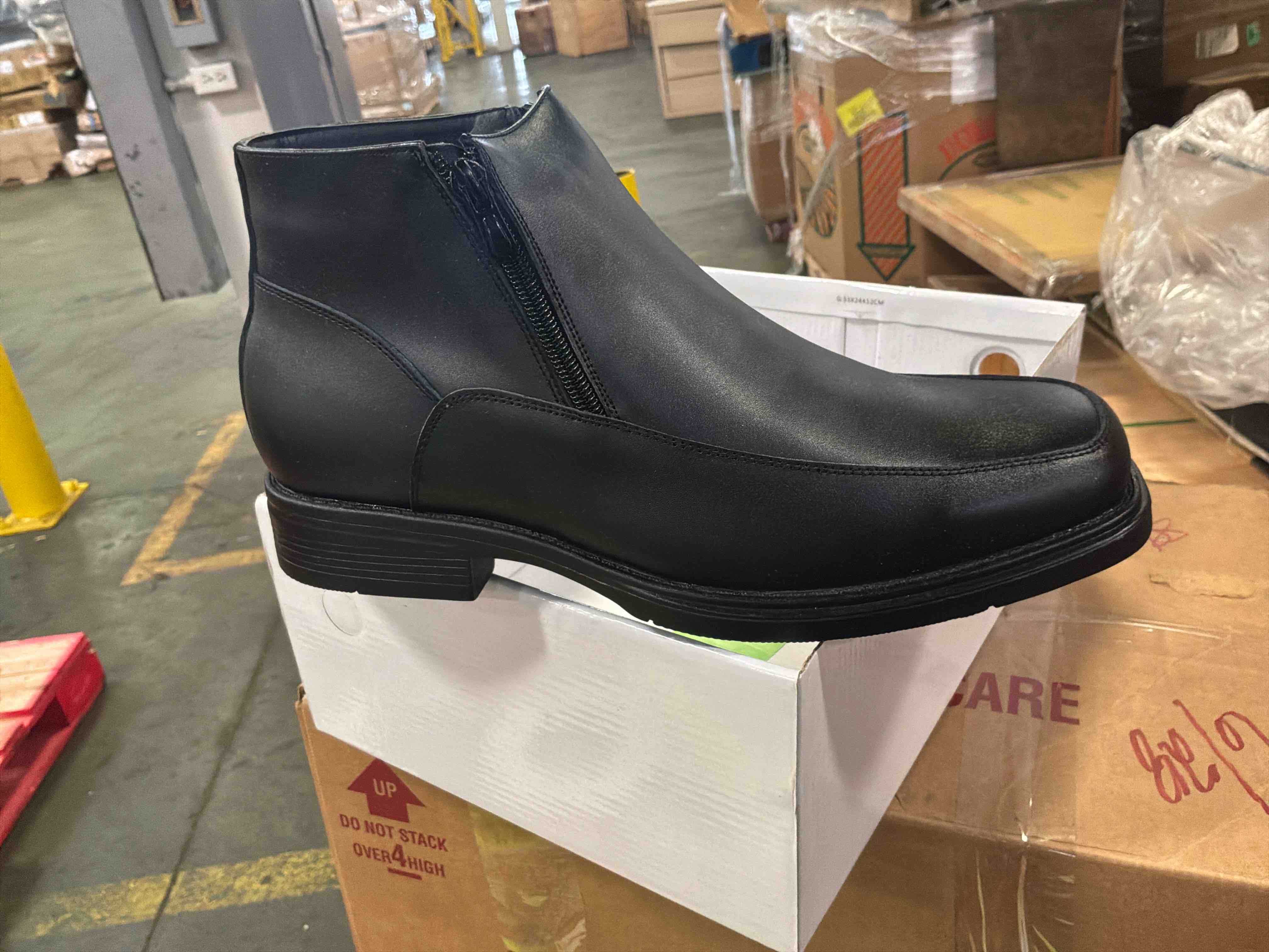 https://s3.amazonaws.com/lotting-images-prod/shoe_1783531162174.jpeg