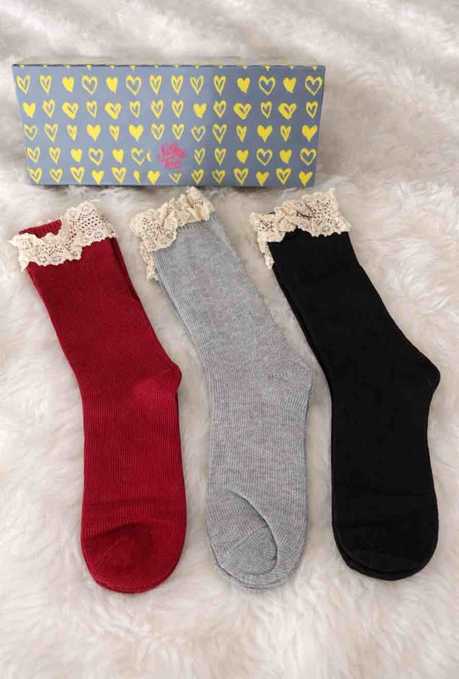 Condition photo showing New/Like New for silky toes 3 pack long ribboned socks red, grey , black 