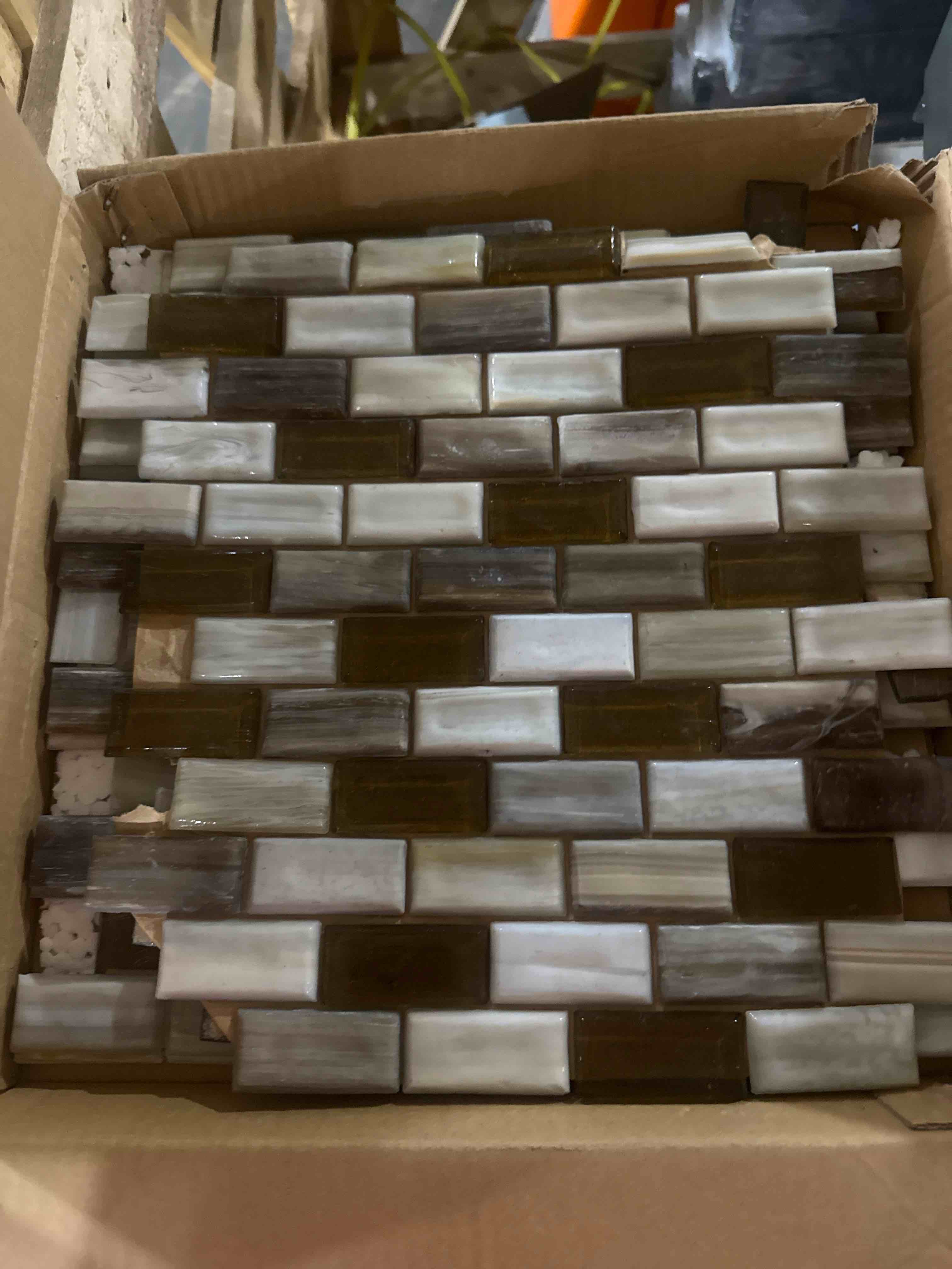 Condition photo showing New/Like New for 5sq ft tommy bahama 1/2 x 4 socotra mix wall tile - bid per sq ft