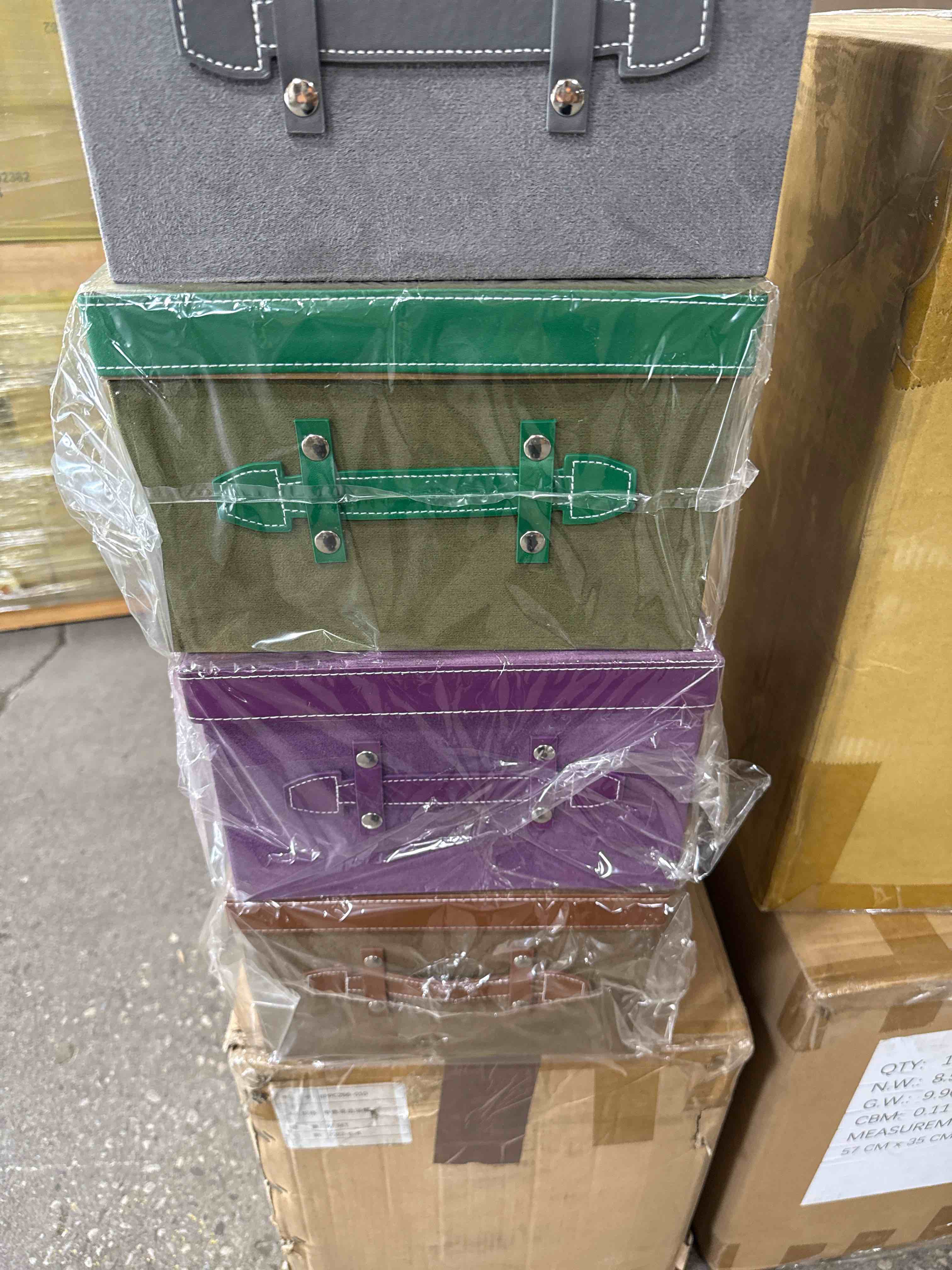 https://s3.amazonaws.com/lotting-images-prod/suedebox_1757087626912.jpeg