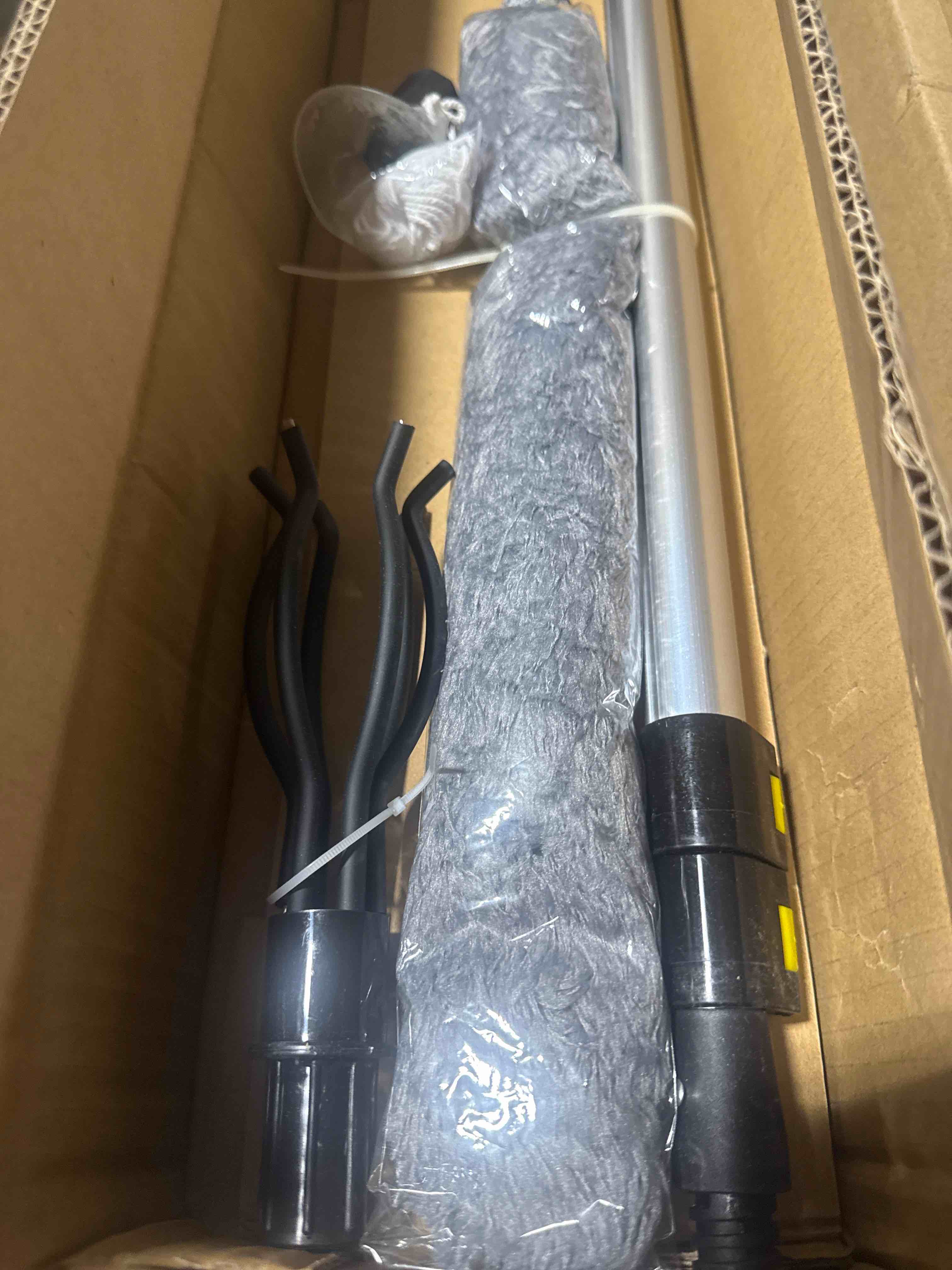 Condition photo showing New/Like New for general 5-piece lightbulb changer and dusting kit 