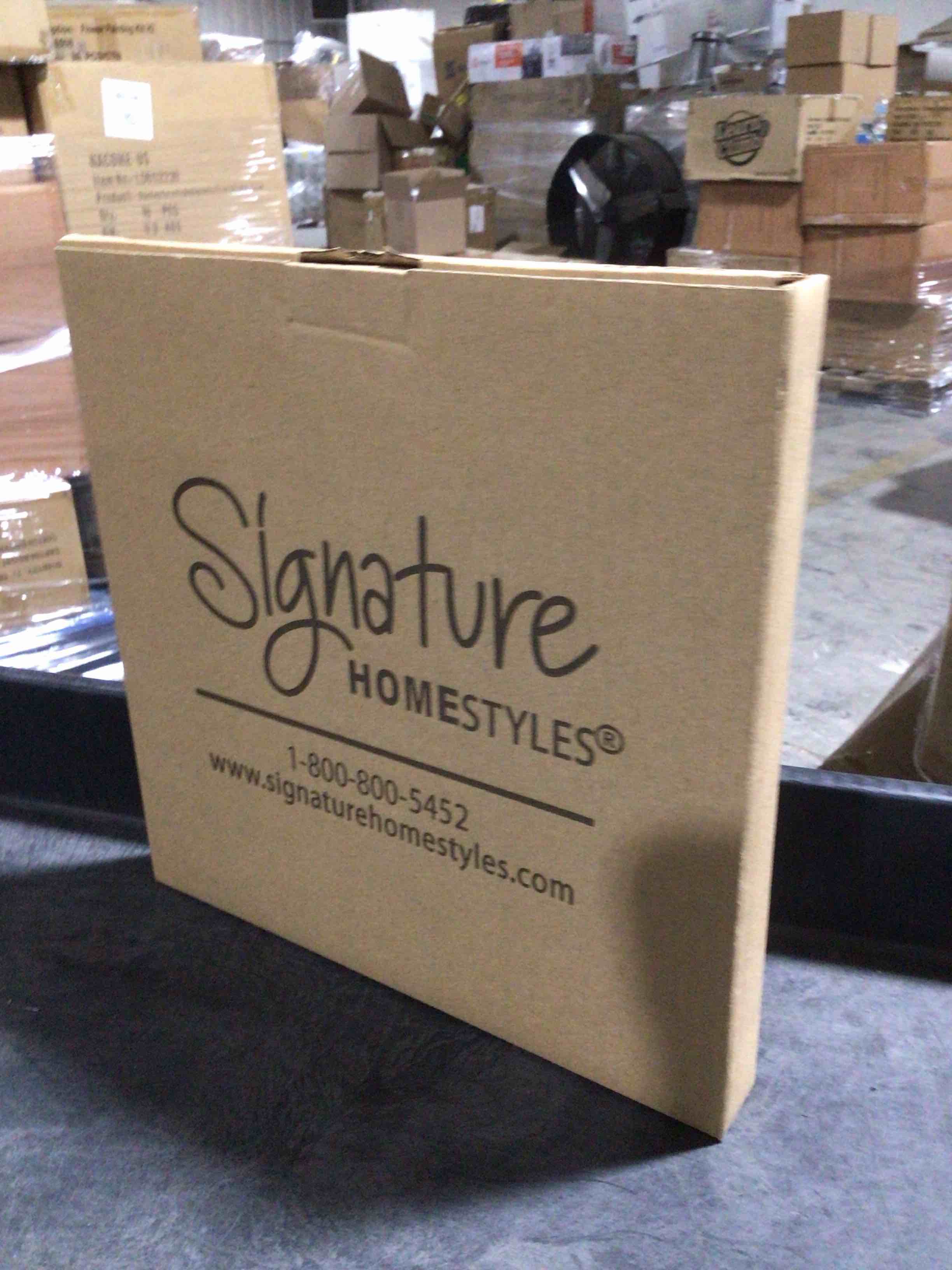 Condition photo showing New/Like New for Signature Homestyles Wall Decor, Flowers “Bienvenido”