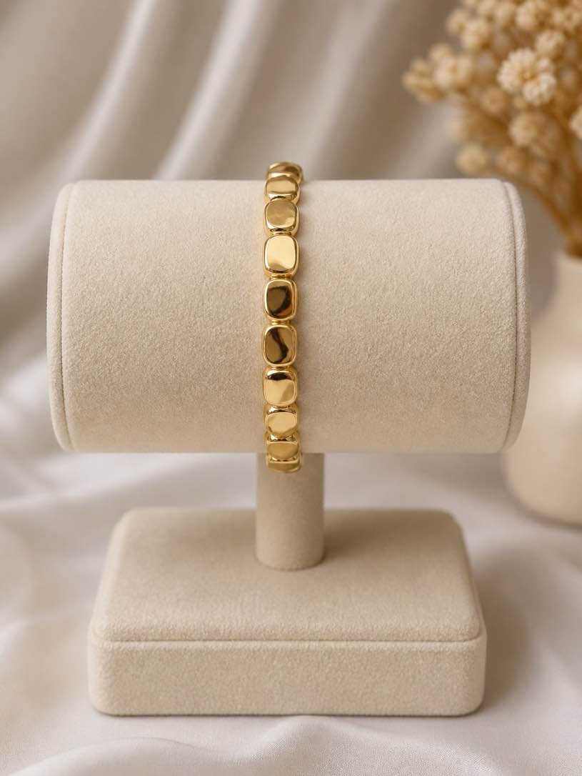 Elegant 18k gold plated bracelet 