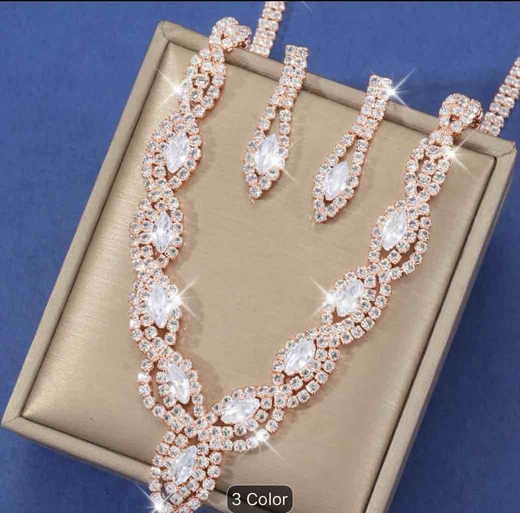 Gorgeous 18K Rose Gold Necklace and Earrings set