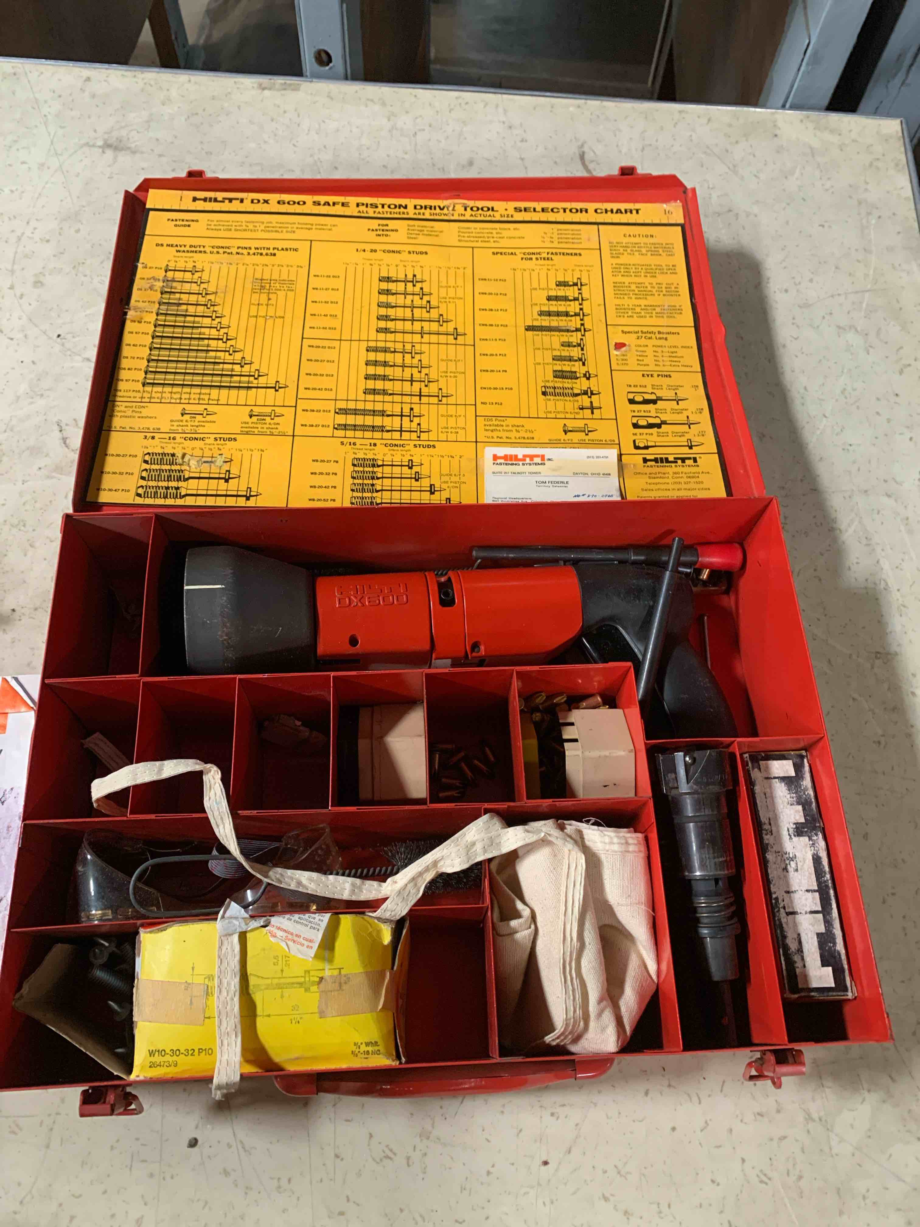 Hilti DX600N Powder-Actuated Fastener Nailer Stud Gun w/ Case and Accesories