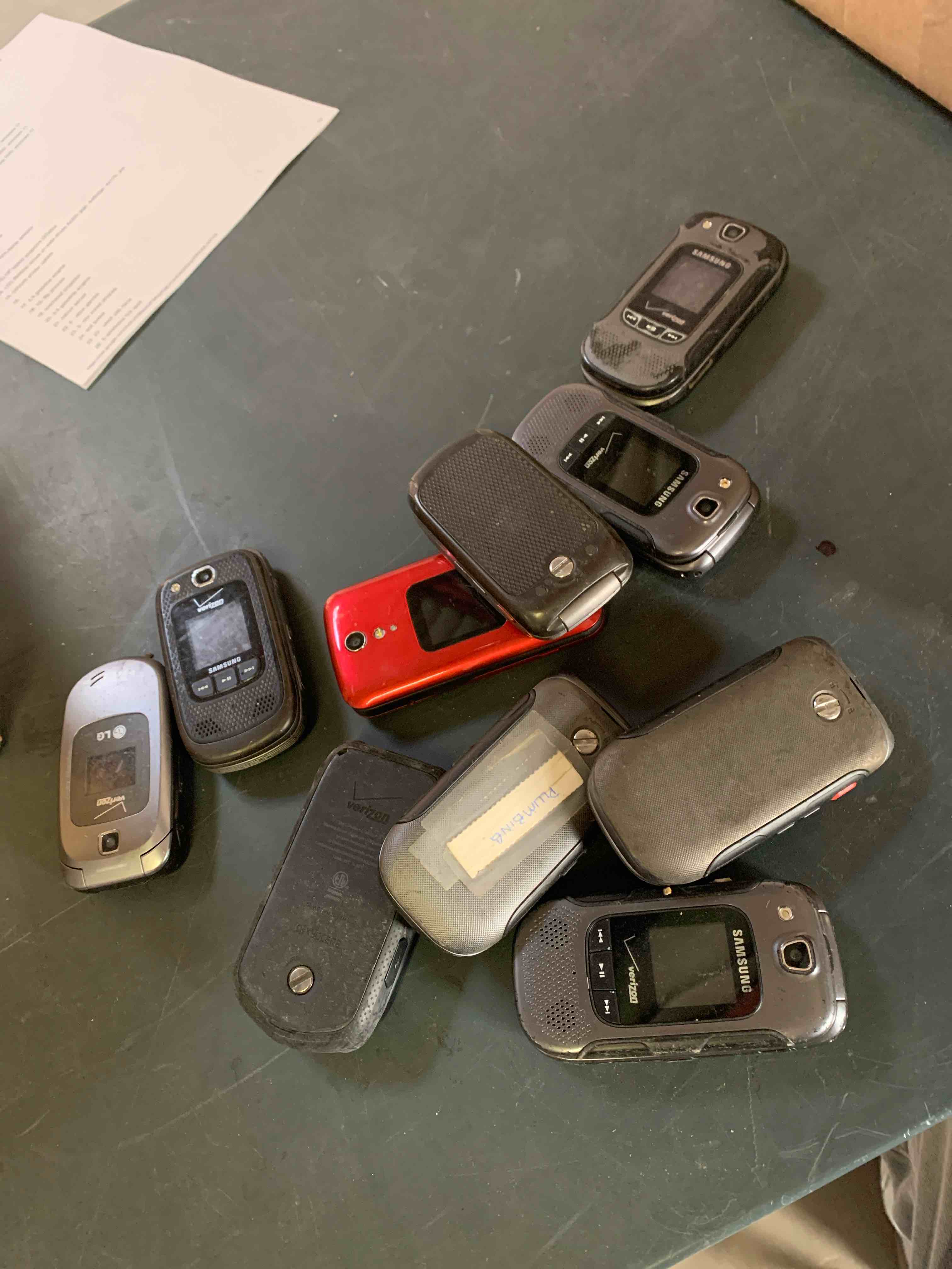 Mix Of 10 Flip Phones 