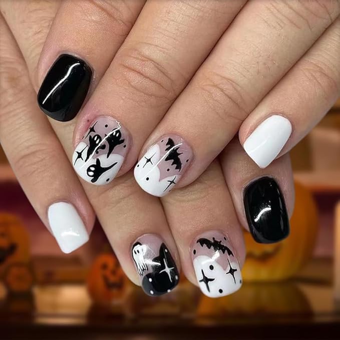 24Pcs Halloween Press on Nails Short Square Fake Nails, Black White Press on Nails Coffin Glossy Halloween Acrylic Nails Full Cover Halloween False Nail Halloween Glue on Nails for Women