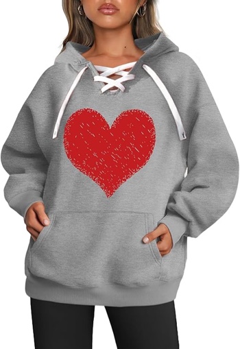 Casual Sweatshirt for Women: Funny Love Heart Graphic Long Sleeve Pullover Top - Small