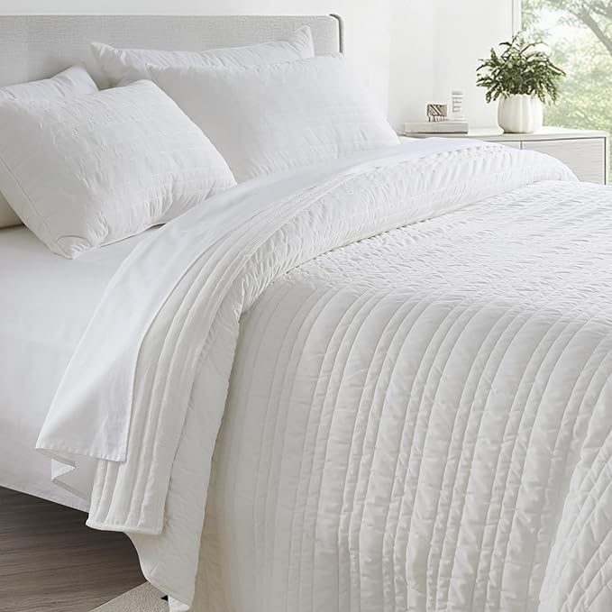 GOONE Velvet Queen Quilt Set, 3 Pieces Soft Ruched Bedspread with 2 Pillow Shams, Luxury Striped Quilting Velvet Comforter, Lightweight Bed Coverlet, All Season Bedding Set, 90x90 Inch, White