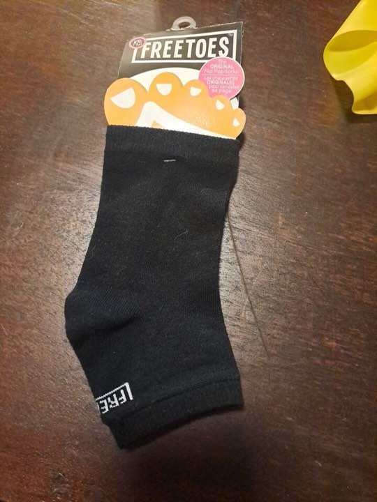 Freetoes Socks Flip Flop Pedicure Yoga Exercise -Black