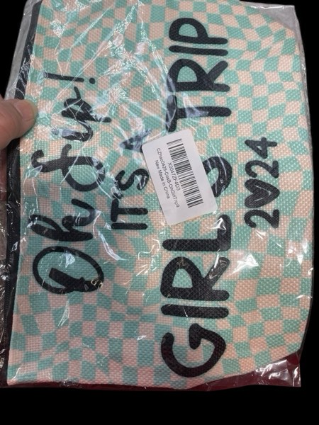 Girl Trip 2024 Cosmetic Bag Retro Plaid Makeup Bag Girls Trip Gifts Favors Girls Weekend Gifts Summer Vacation Funny Friendship Gifts for Women Bestie Teen Girls Bachelorette Party Birthday Christmas