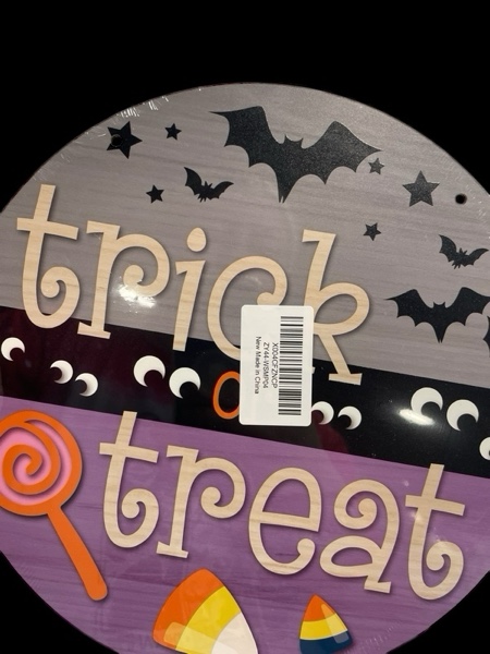 UHADRE Halloween Rustic Wooden Trick or Treat Sign, 10x10 inches, Door Mount, Includes Rope