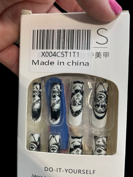 Halloween Press on Nails Square Fake Nails Scary Punk Style Designs Long Nails Press on Glossy Glue on Nails Halloween False Nails Black White Full Cover Artificial Stick on Nails for Women 24 Pieces