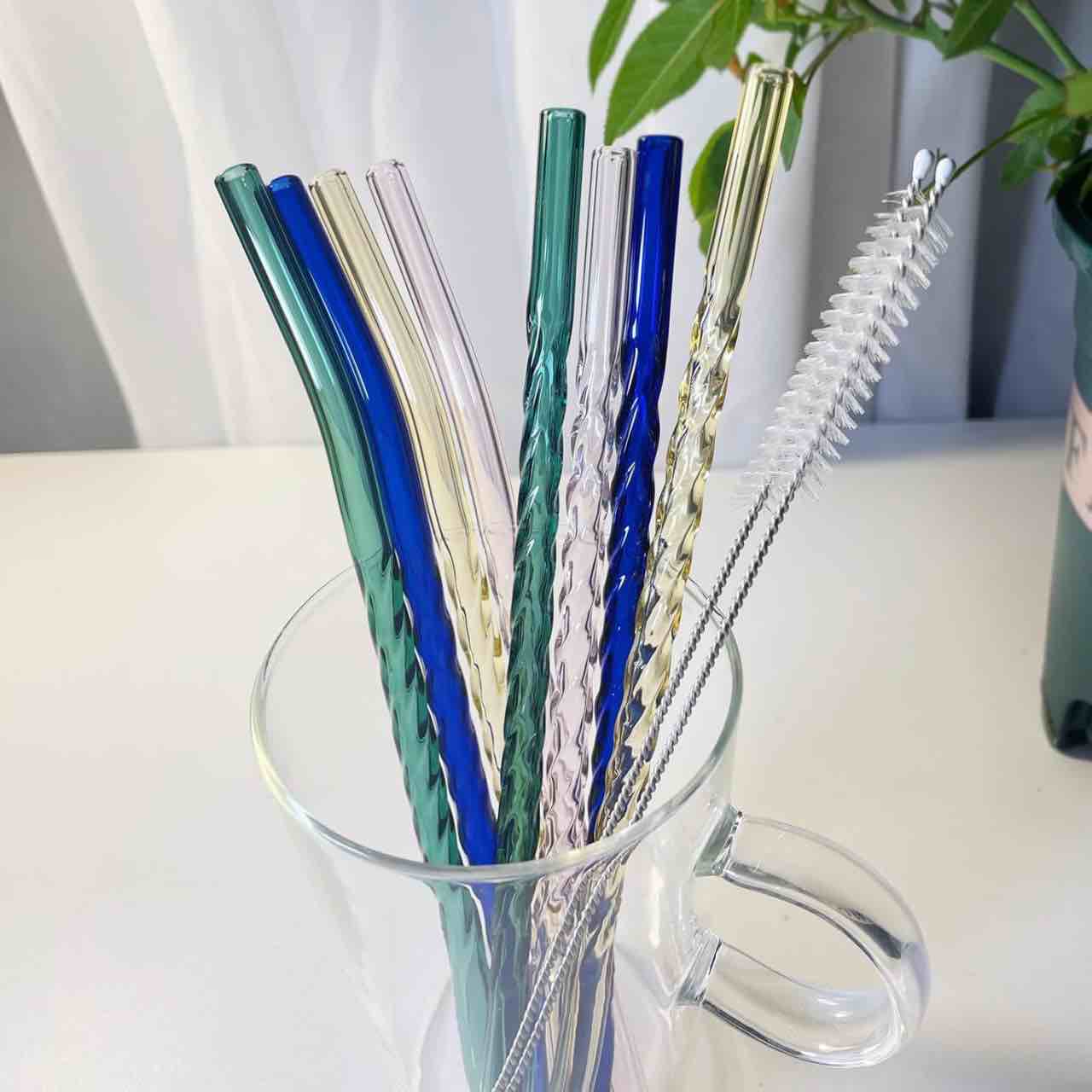 YUTRENN Reusable Glass Straws Colorful Twist Shape Sets of 8 with 4 Bent and 4 Straight Straws & 2 C