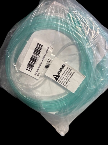 Adult Standard Nasal Cannula –10-Pack Soft Green Oxygen Tubing (7 ft) High Visibility, Kink-Resistant, Light Weight Tubibg