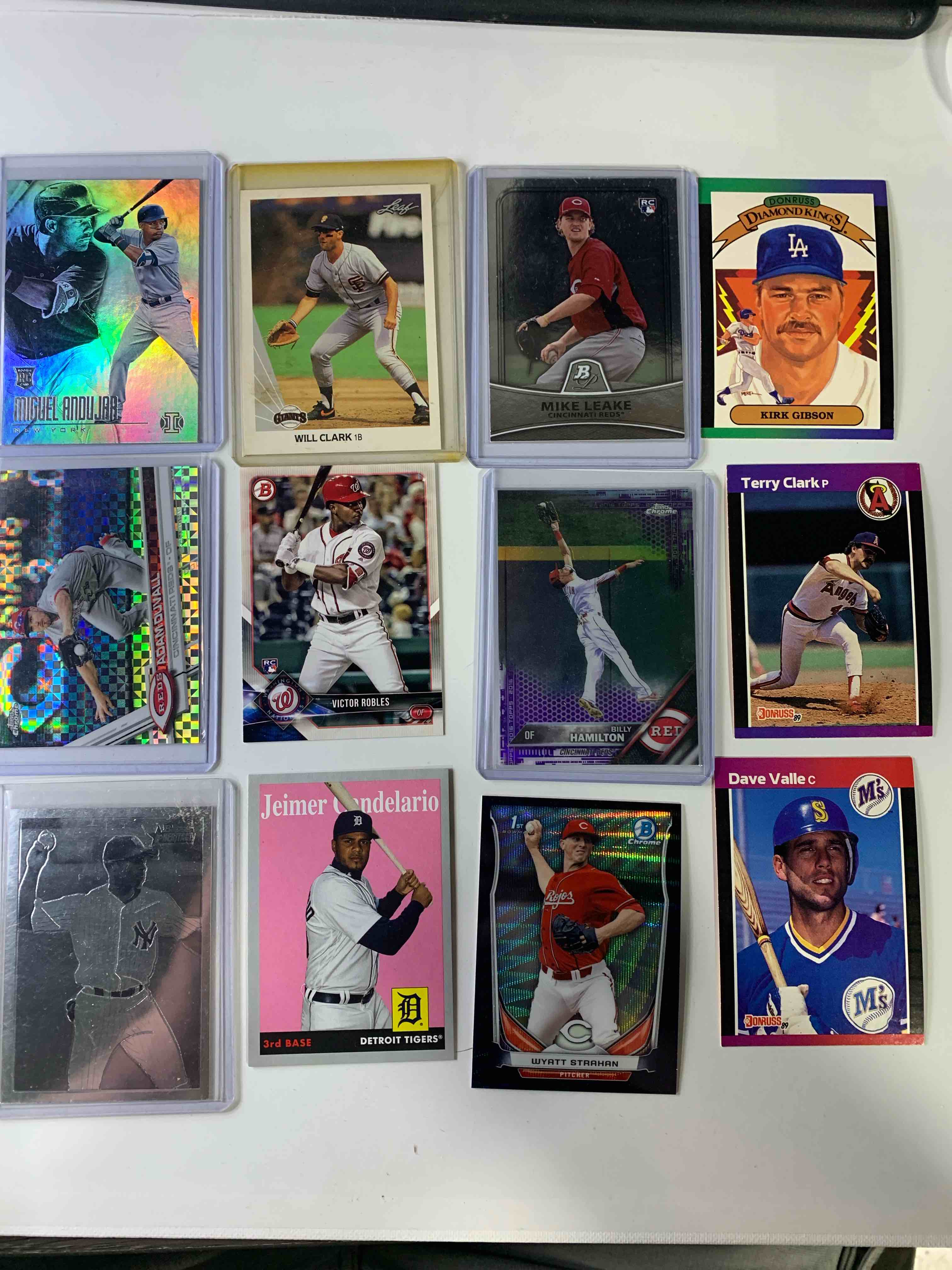 12 Card Baseballs Card Lot