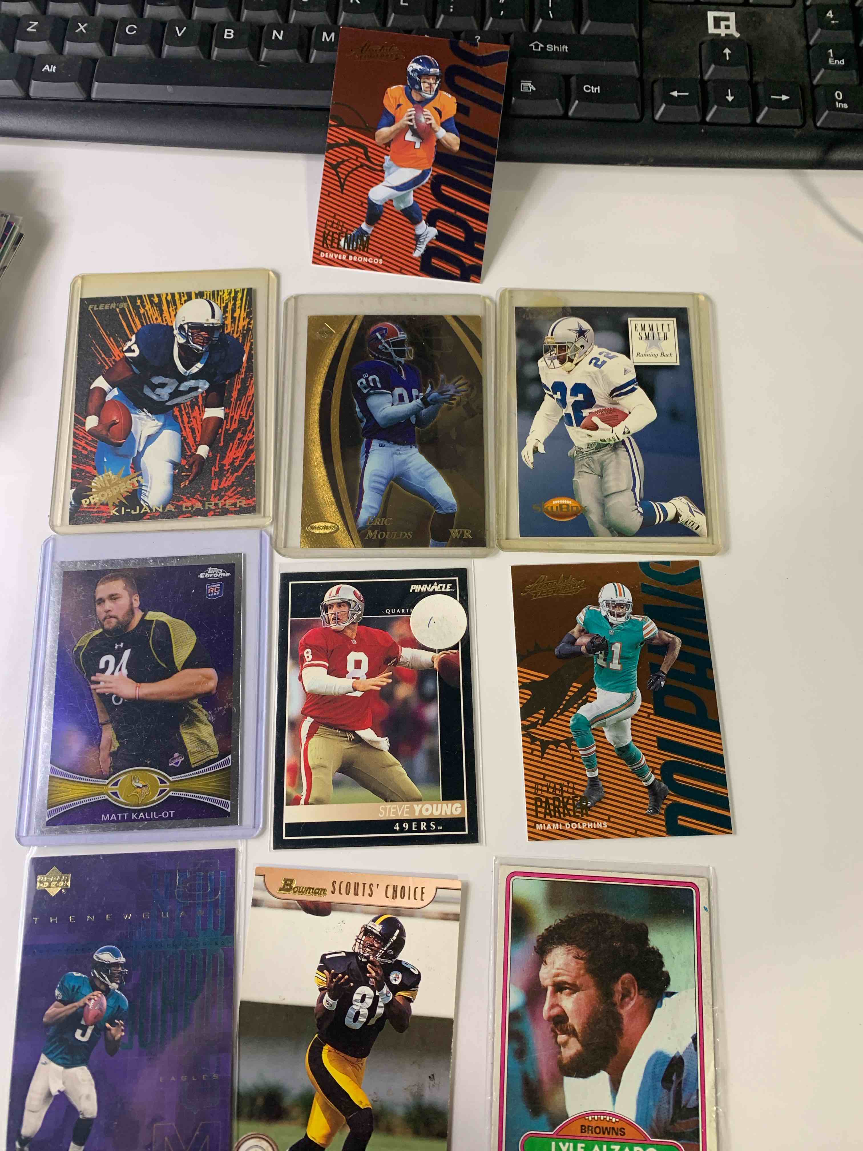 Lot of 10 NFL Cards 
