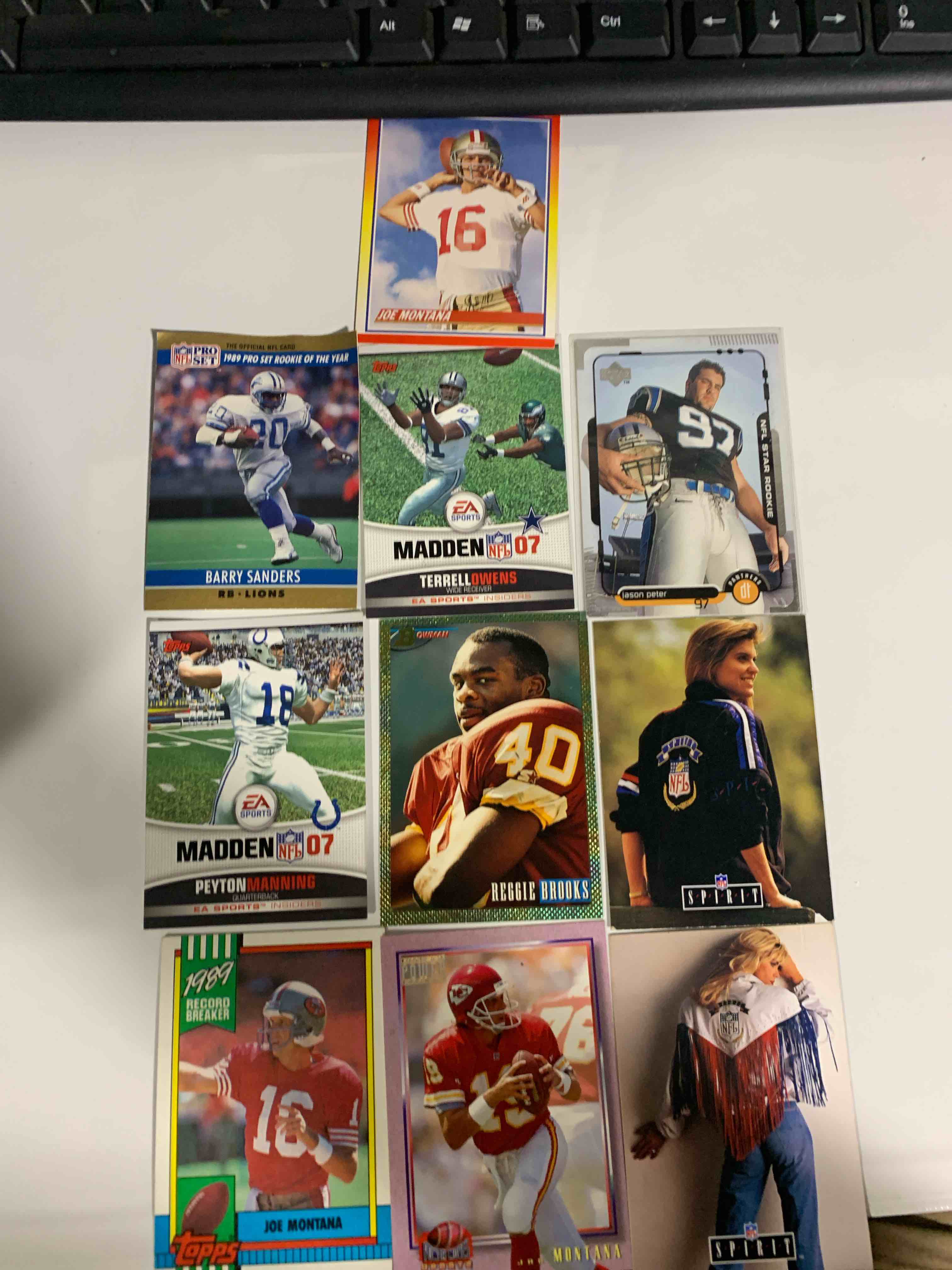 Lot of 10 NFL Cards 
