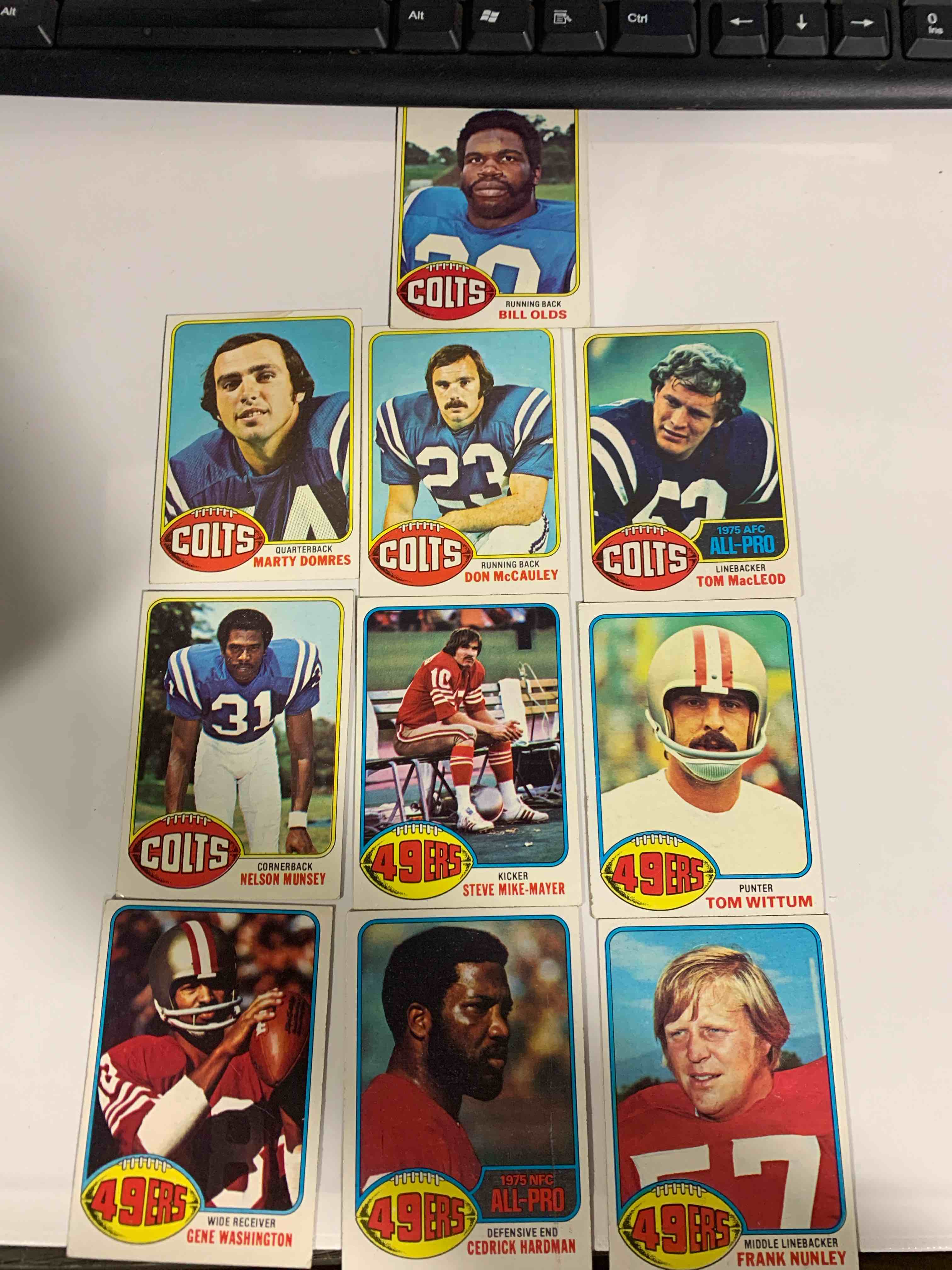 Lot of 10 NFL Cards 