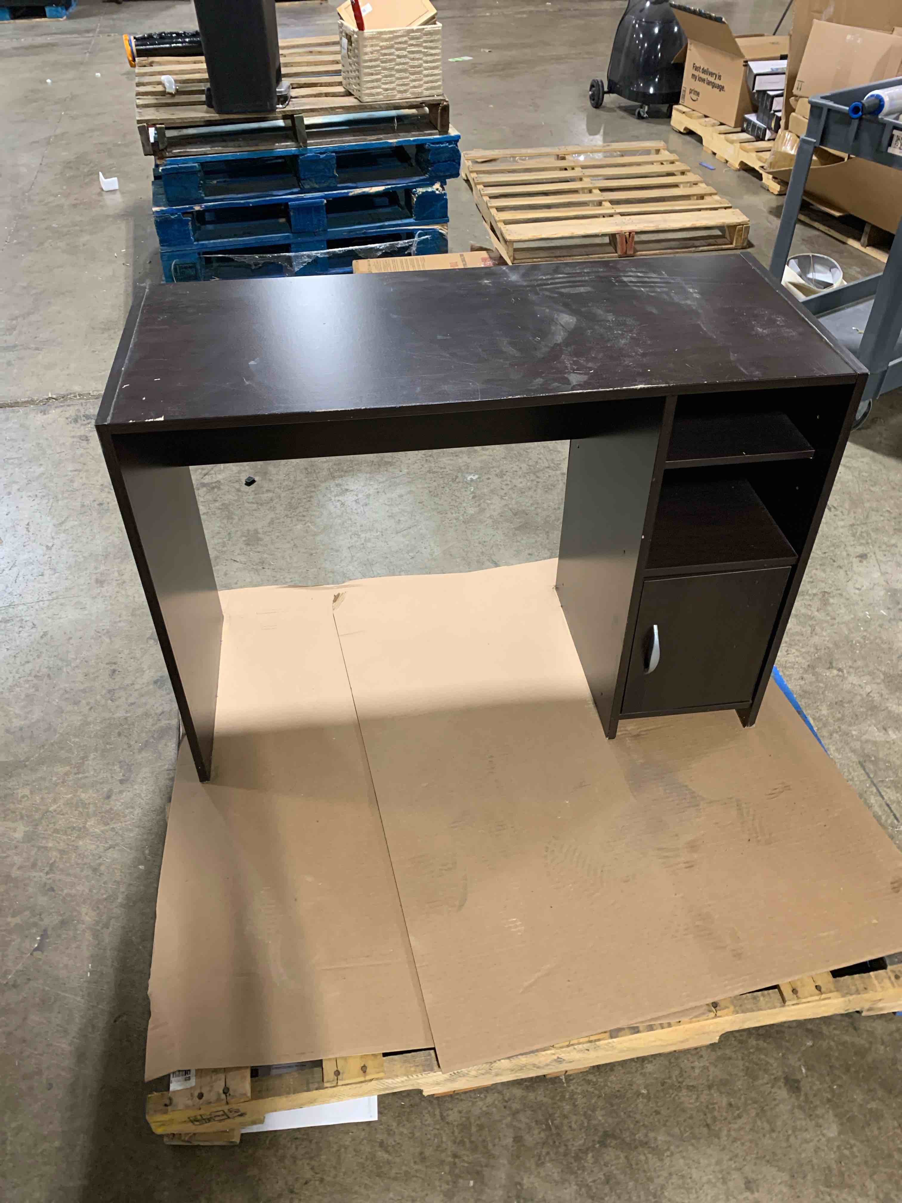 ( SCRATCHED) Computer Desk