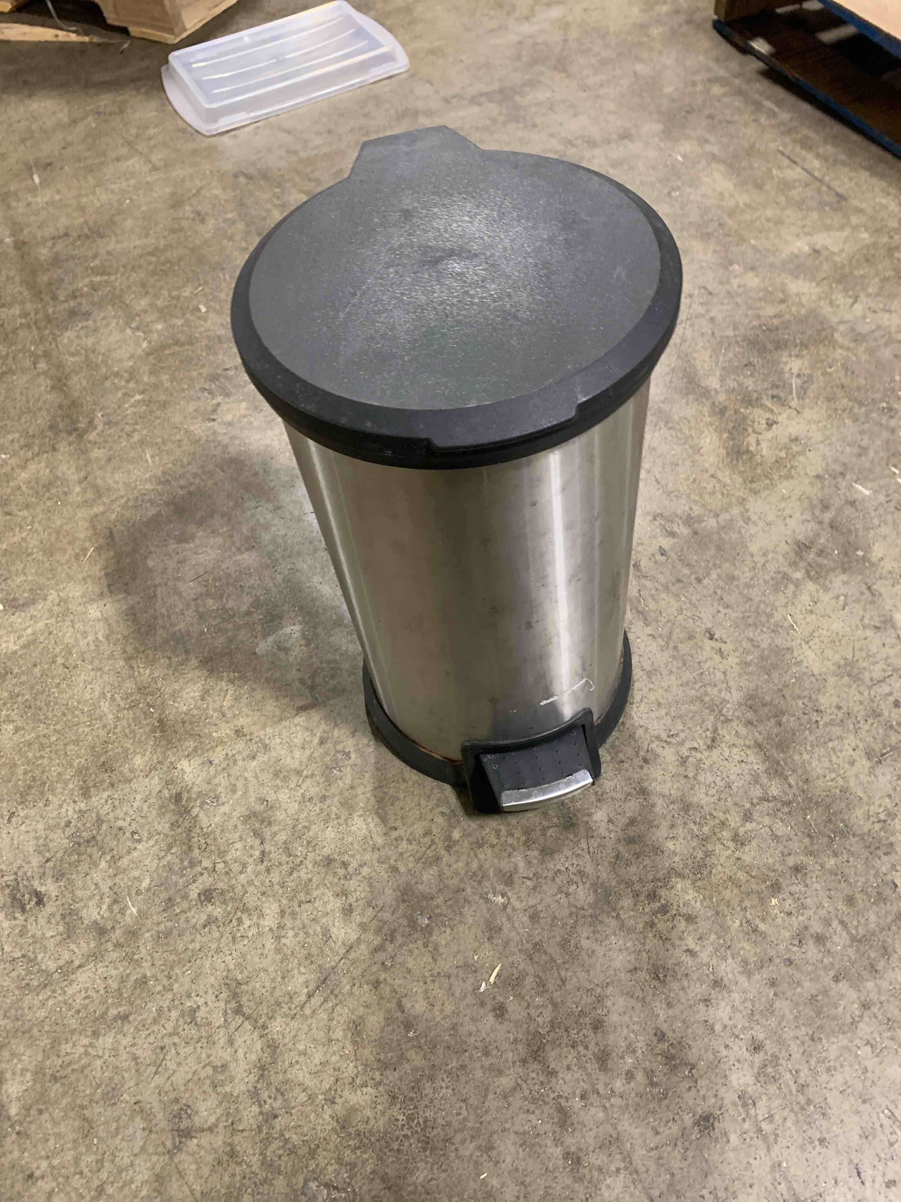 Small Trash Can 