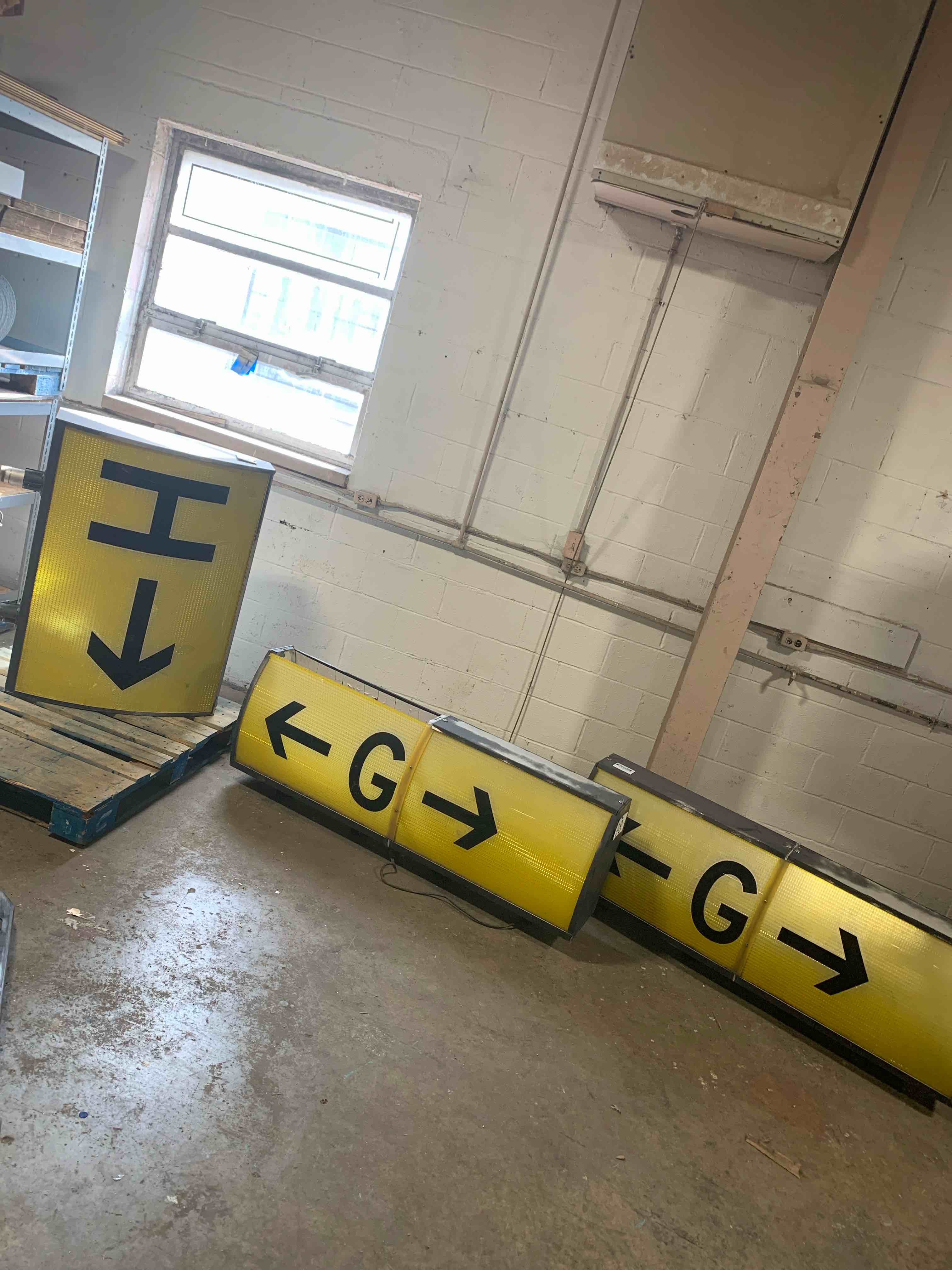 (TRUCK REQUIRED) Taxi Way Sign