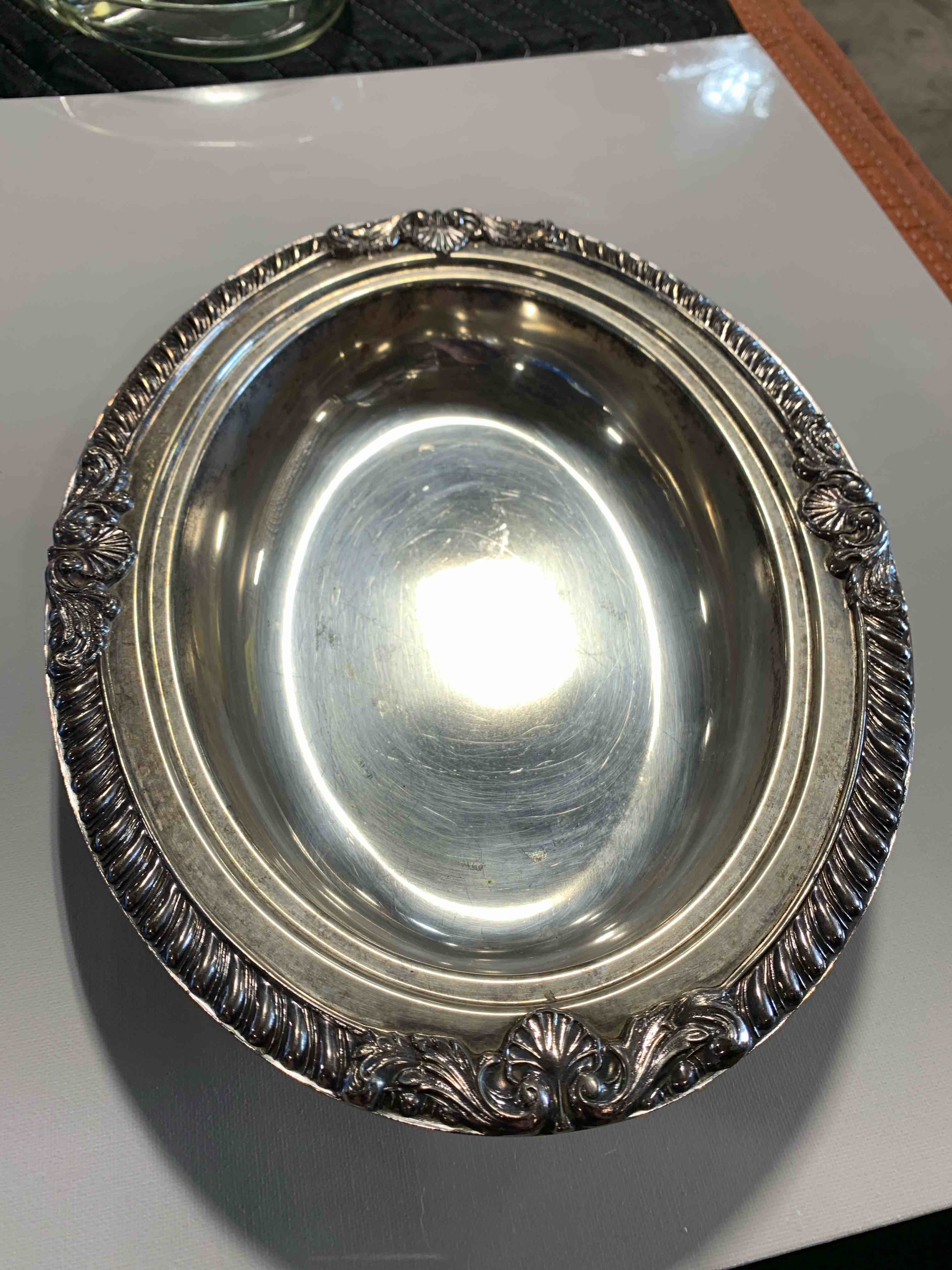 VINTAGE DECORATIVE ENGLISH SILVER SERVING TRAY/BOWL